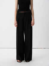 Low-Rise Pleated Relaxed Wide-Leg Trousers Black