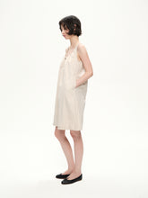 U型领口连衣裙 杏色