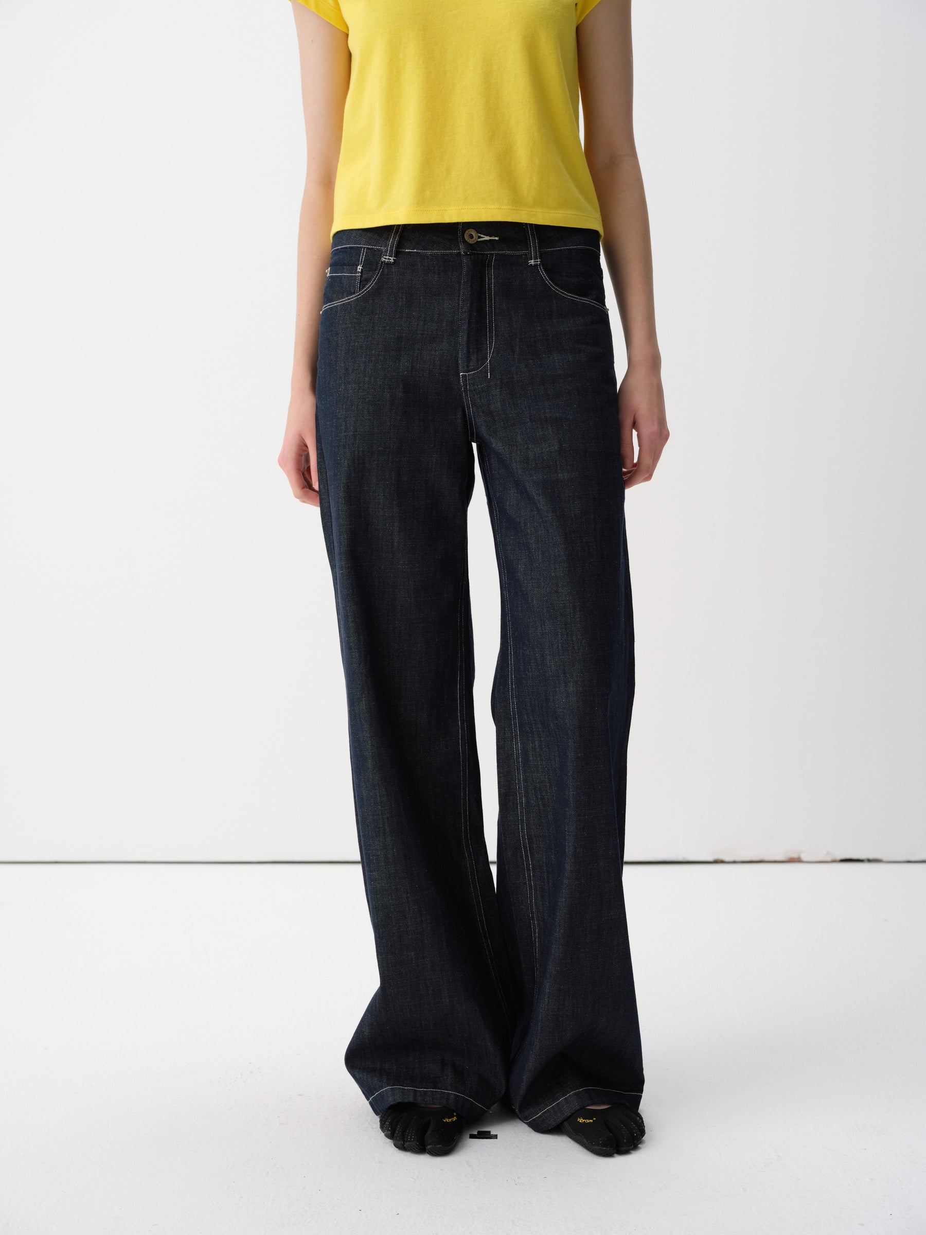 Low-Rise Contrast Topstitch Straight Wide-Leg Jeans Blue