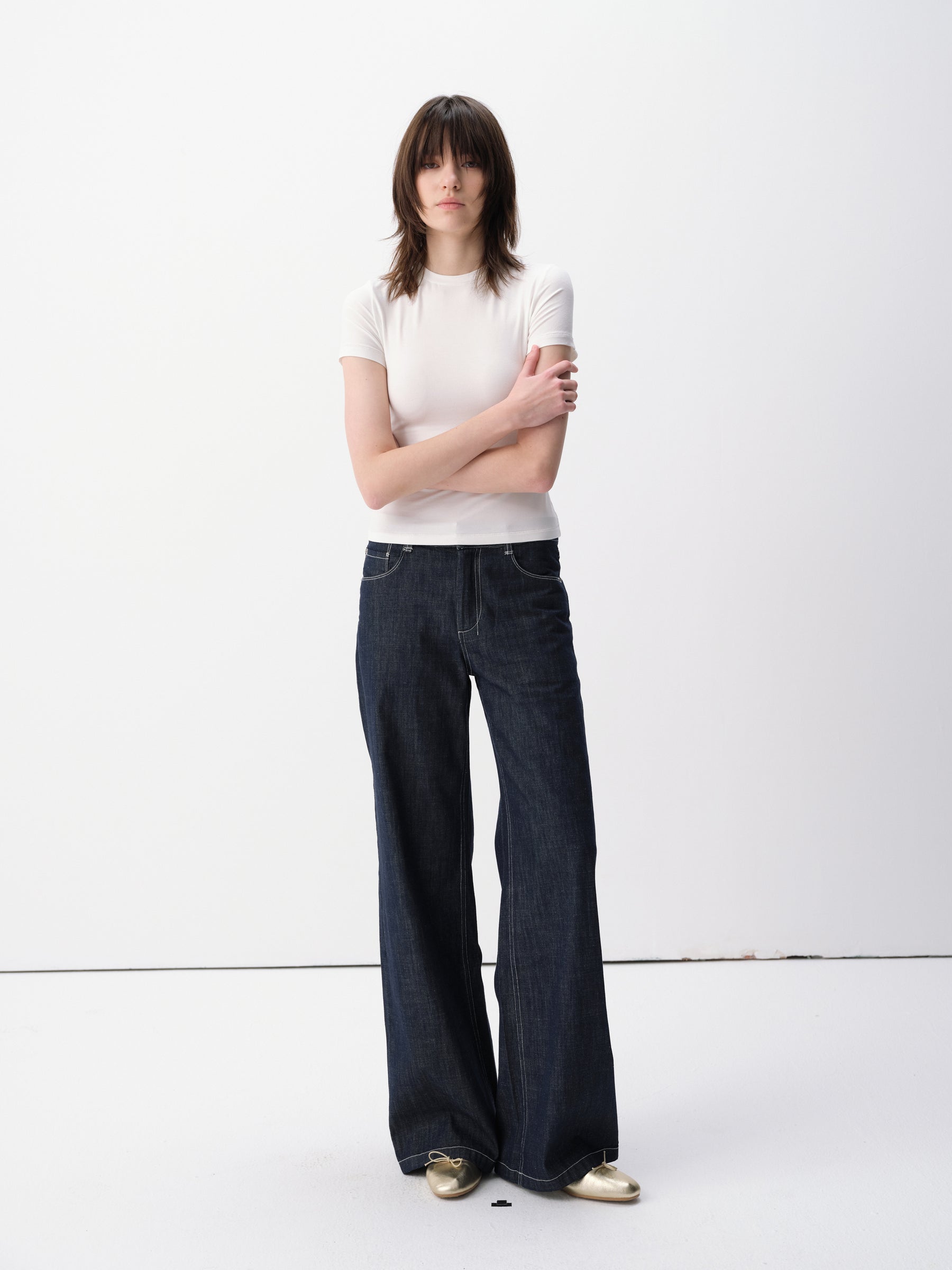 Low-Rise Contrast Topstitch Straight Wide-Leg Jeans Blue