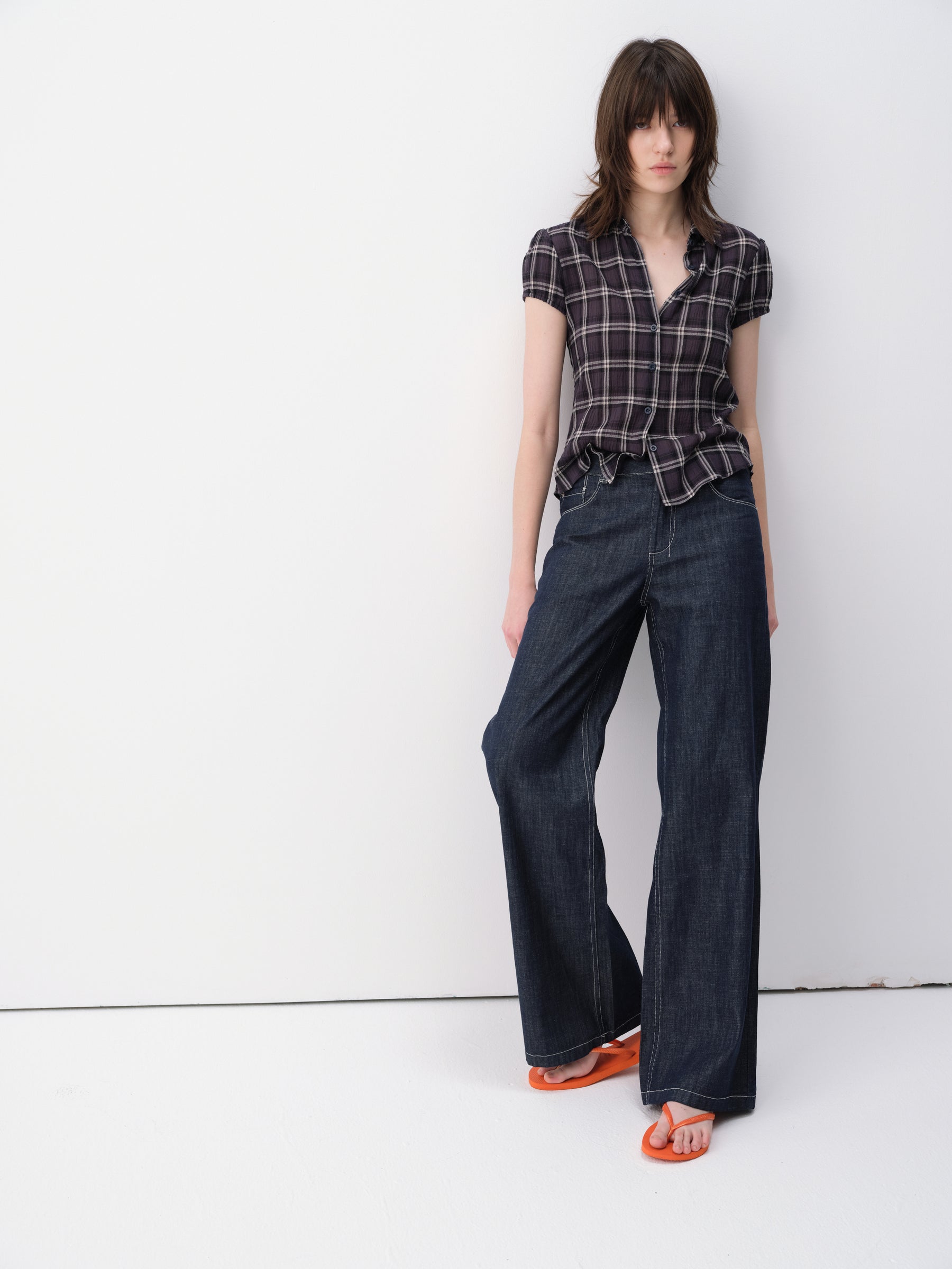 Low-Rise Contrast Topstitch Straight Wide-Leg Jeans Blue
