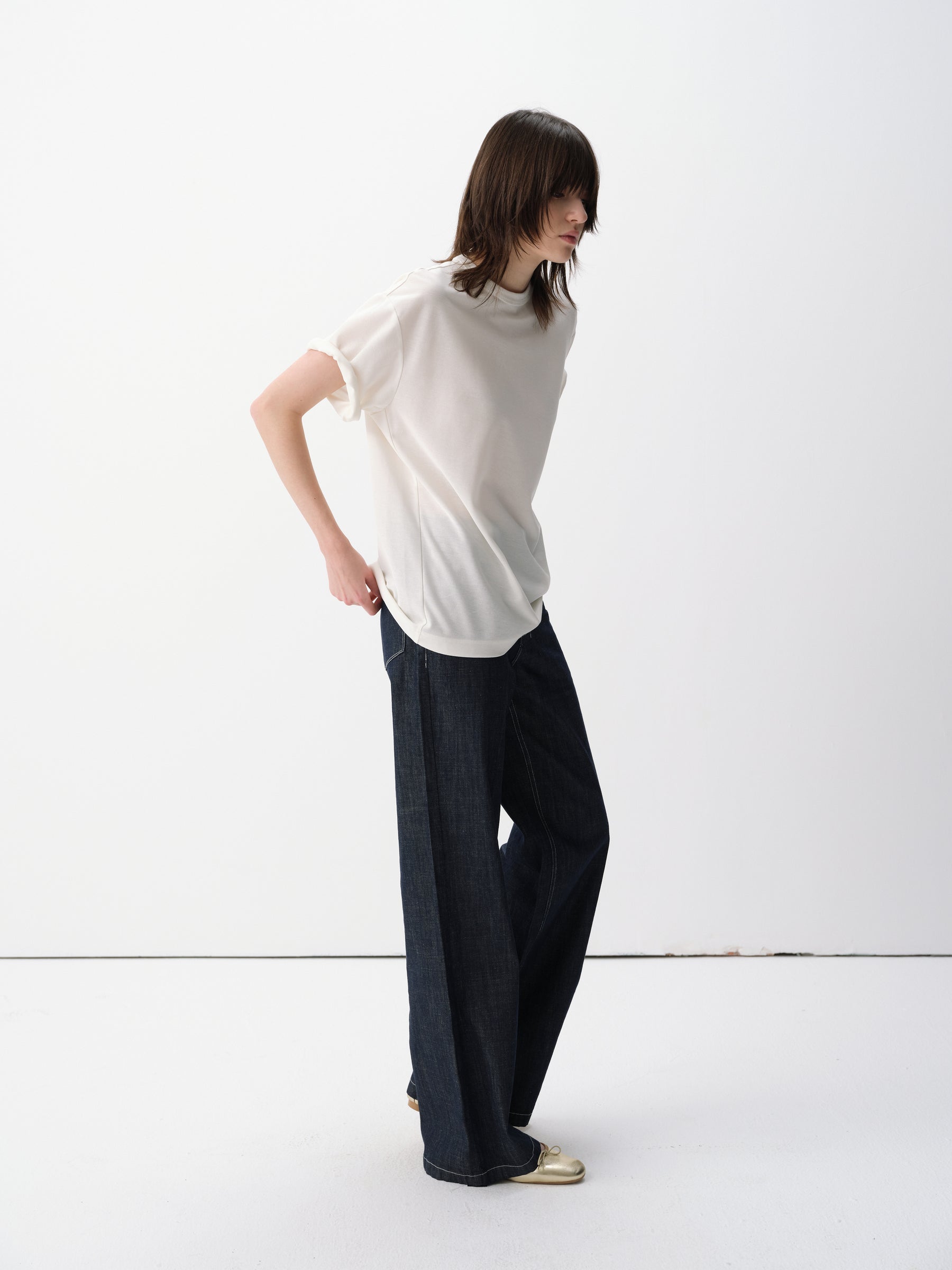 Low-Rise Contrast Topstitch Straight Wide-Leg Jeans Blue