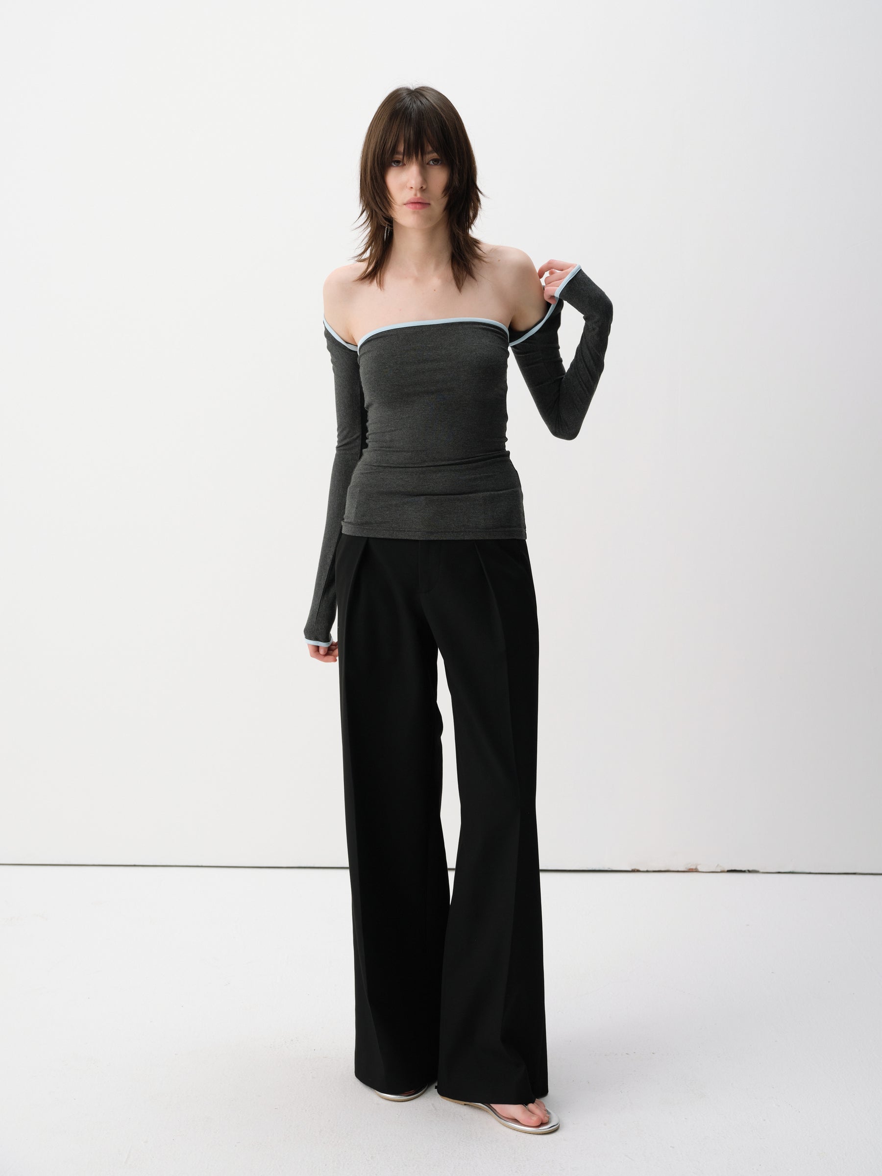 Low-Rise Pleated Relaxed Wide-Leg Trousers Black