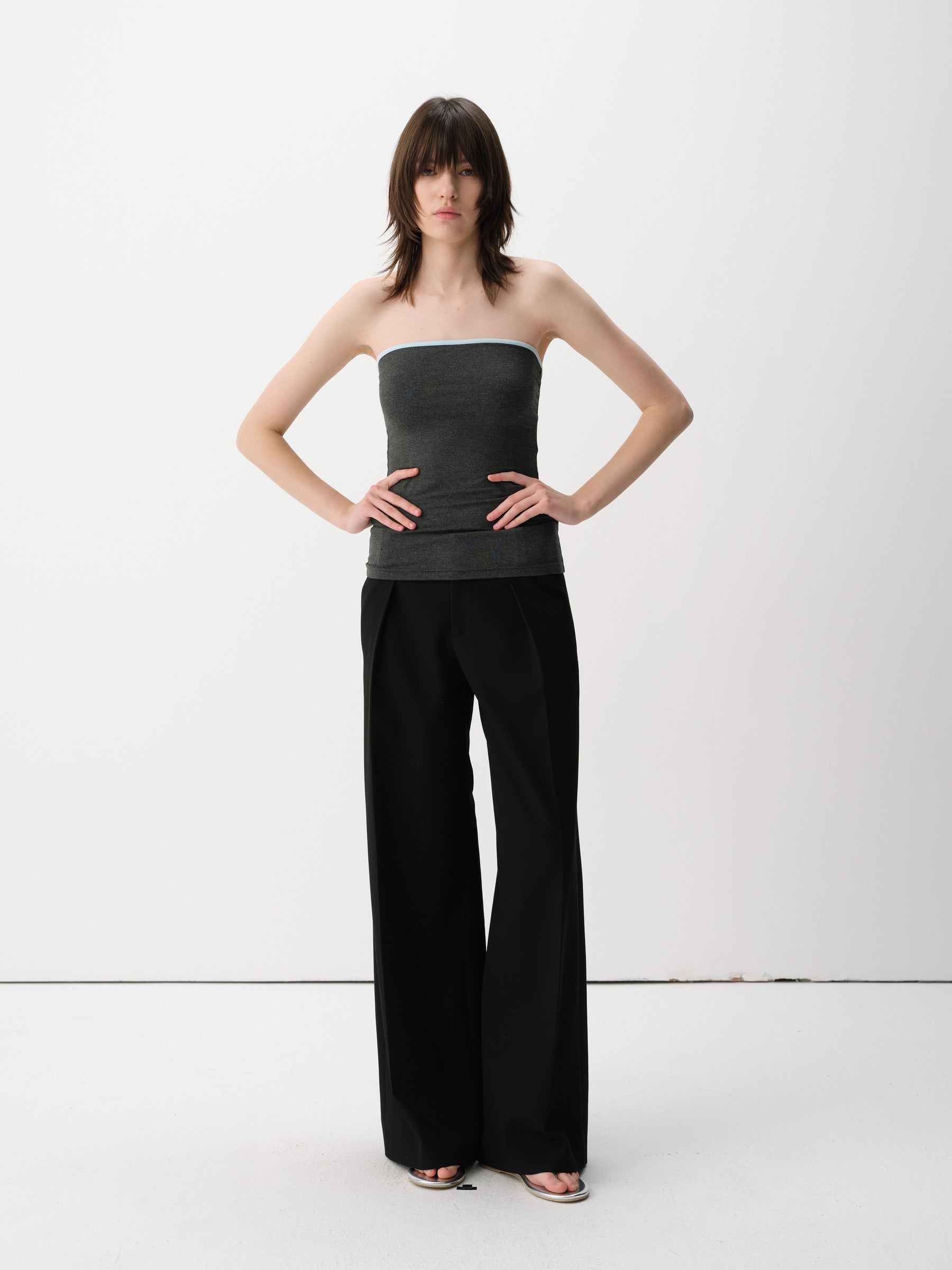 Low-Rise Pleated Relaxed Wide-Leg Trousers Black