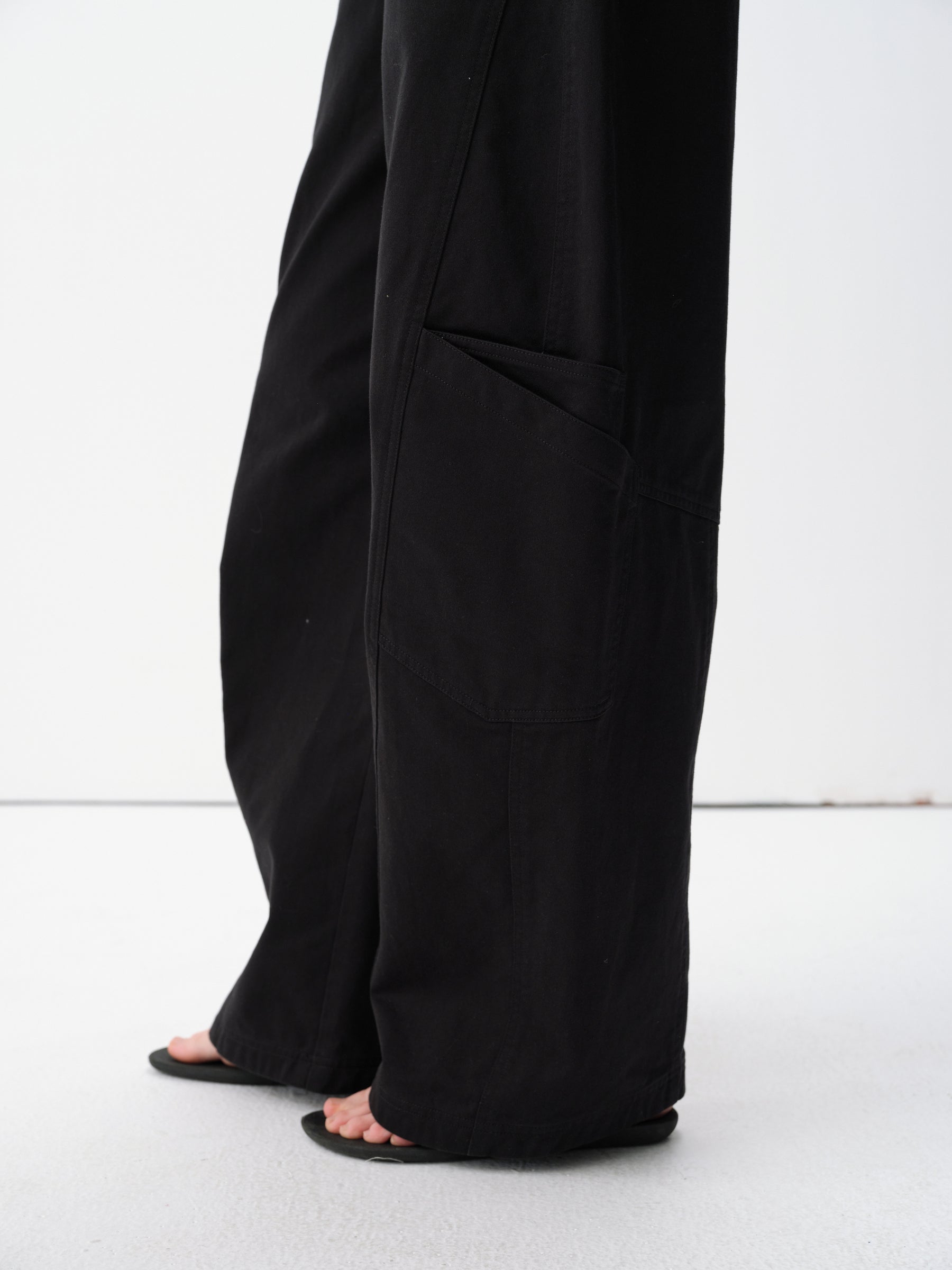 Mid-Low Rise Cotton Structured Curved Hem Casual Pants Black