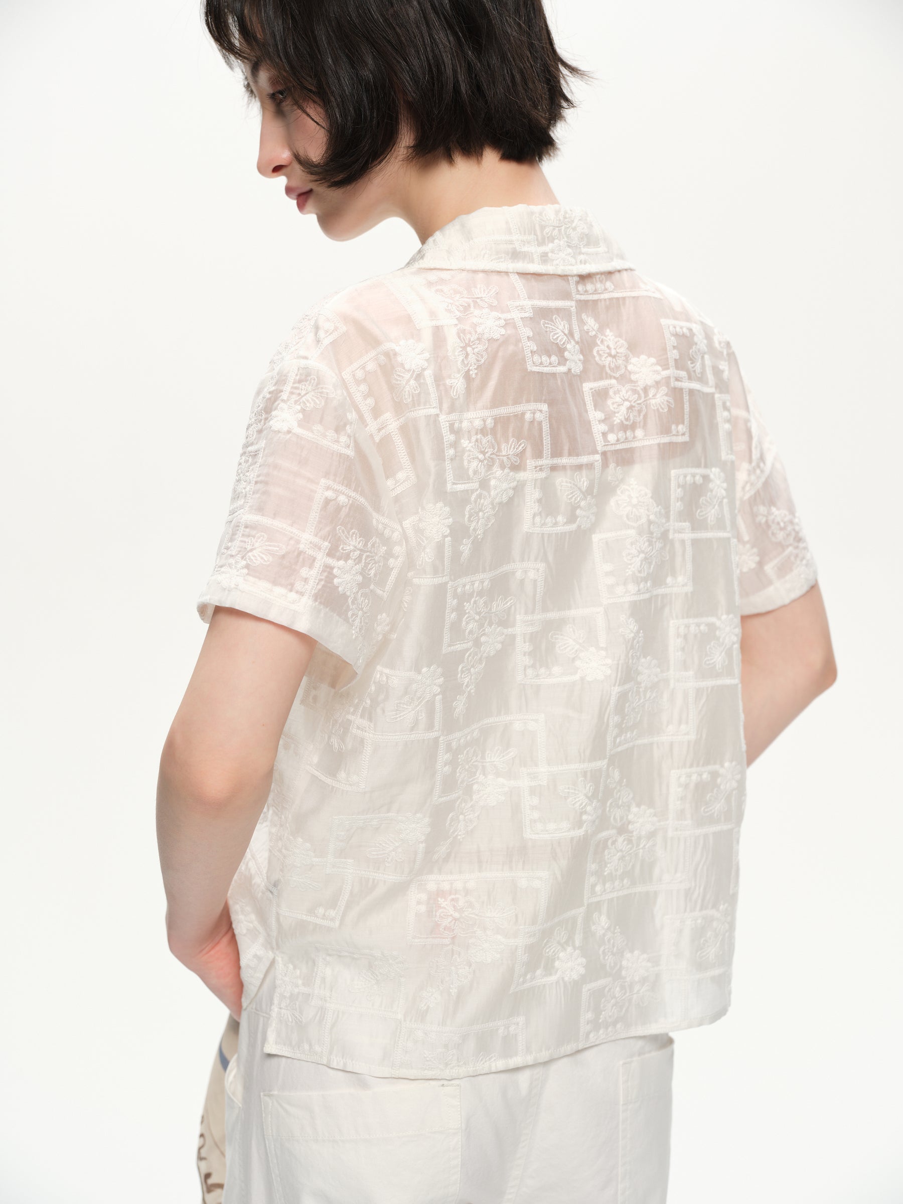Embroidered breathable loose short-sleeved shirt white
