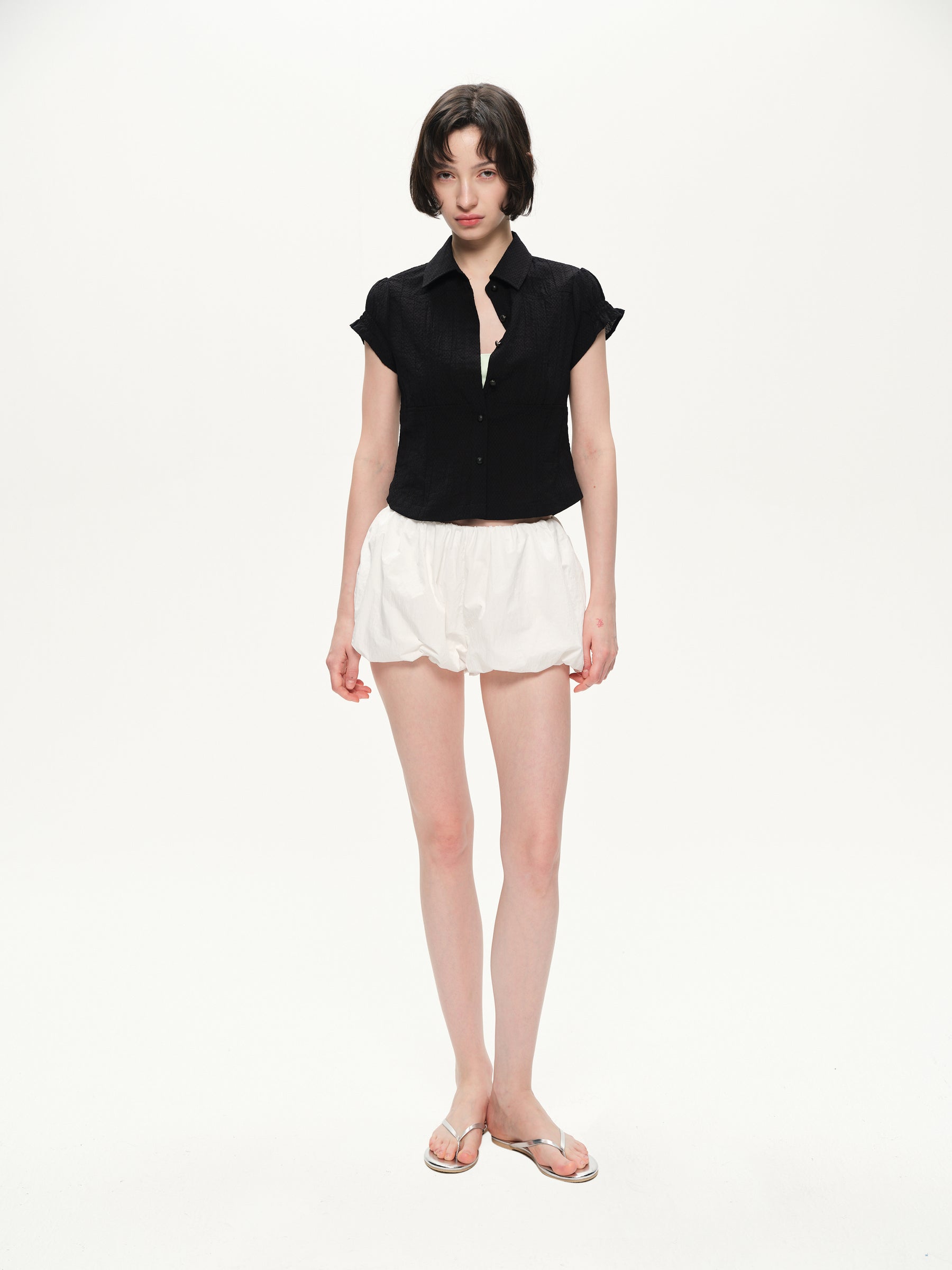 Hidden pattern bubble sleeves fitted short-sleeved shirt black