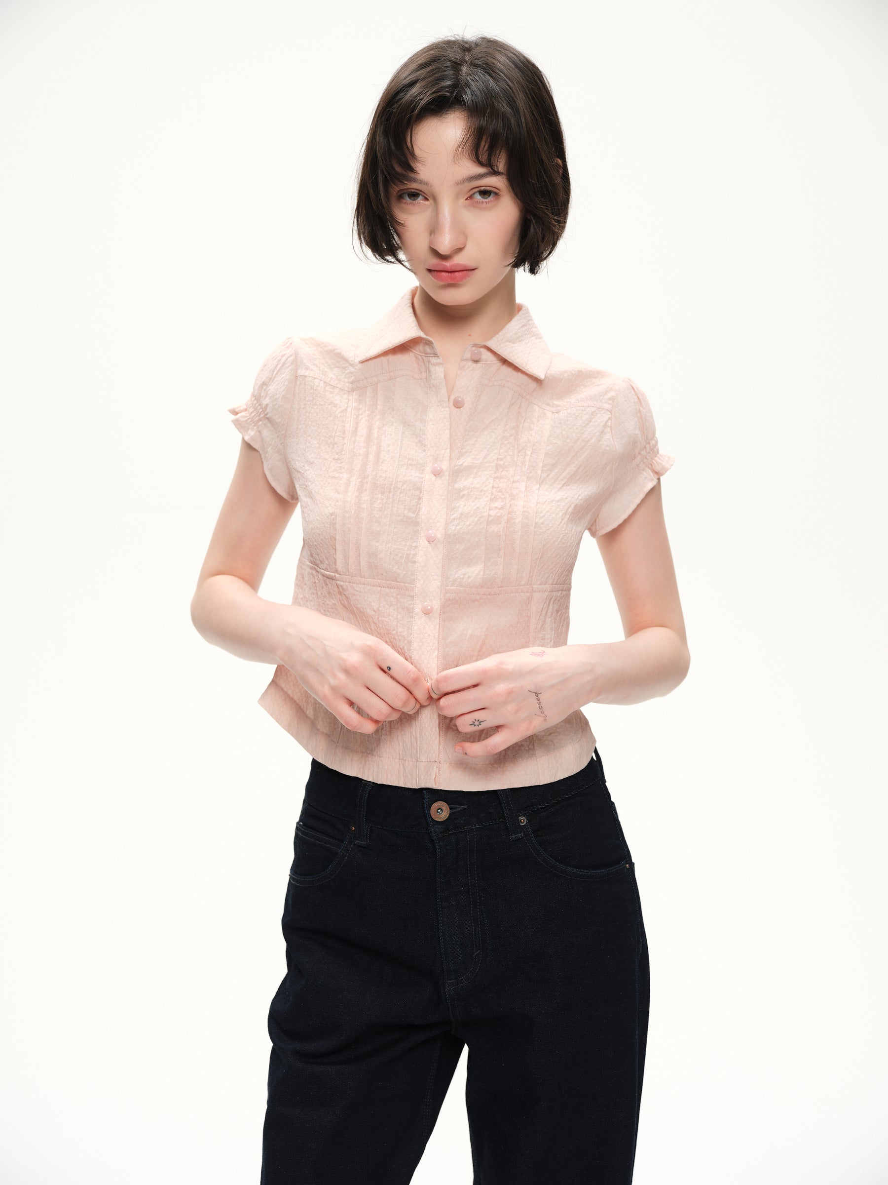 Hidden pattern bubble sleeves fitted short-sleeved shirt light pink