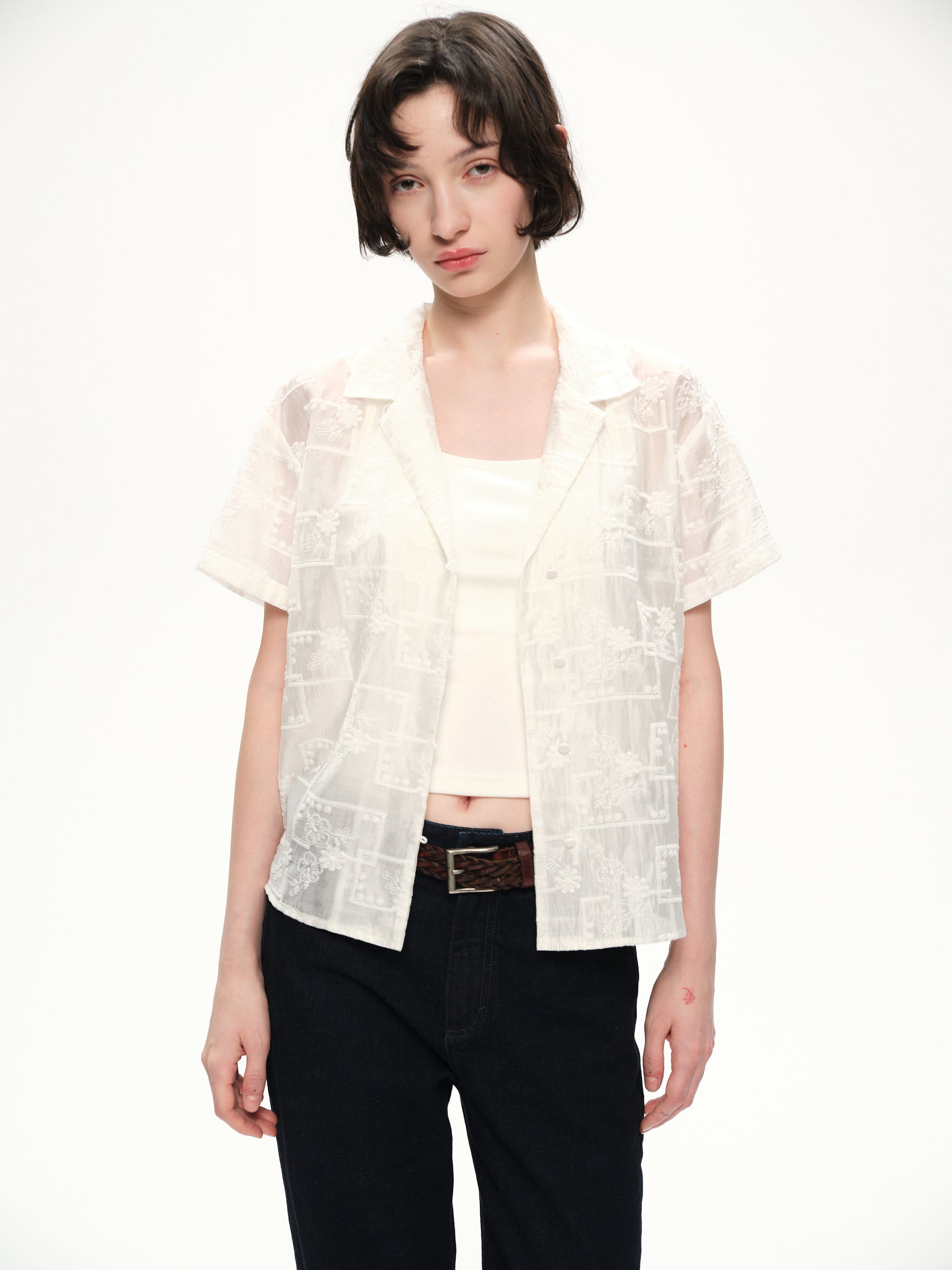 Embroidered breathable loose short-sleeved shirt white