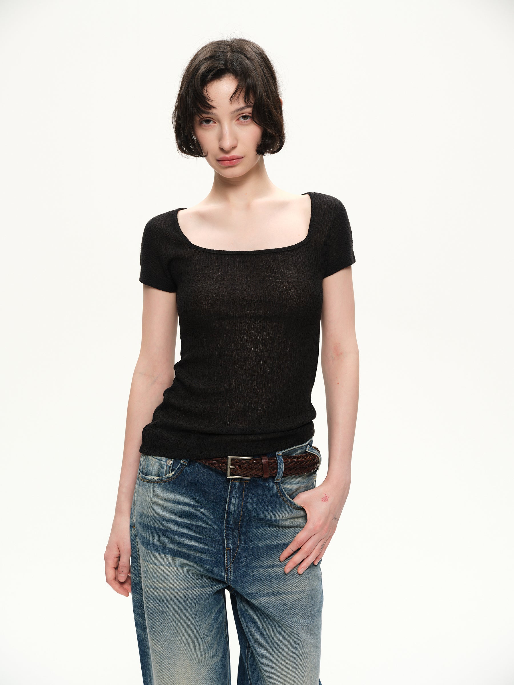 Flax blending trim fit square neck T-shirt black