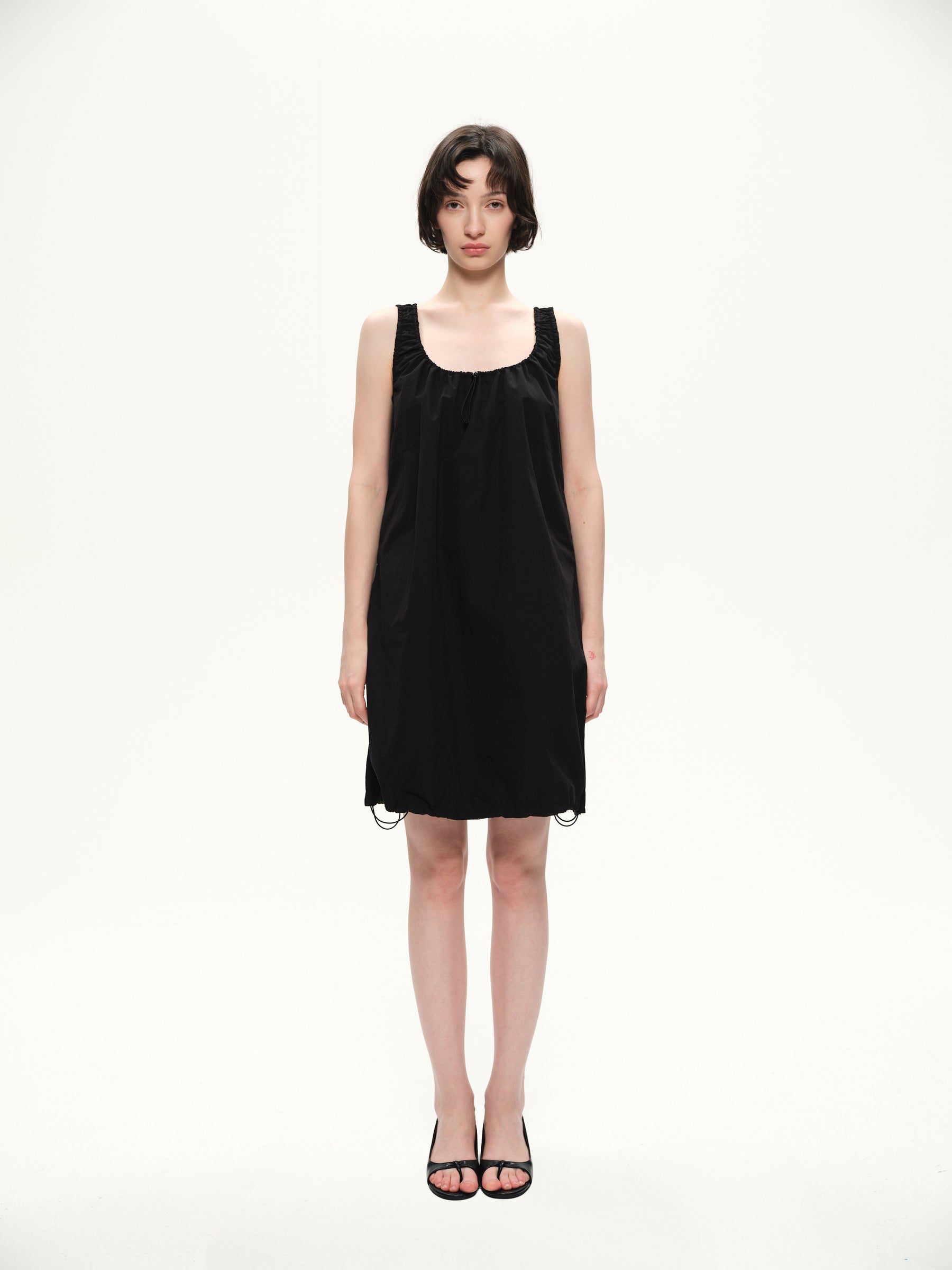 U-neck strap a-line dress black