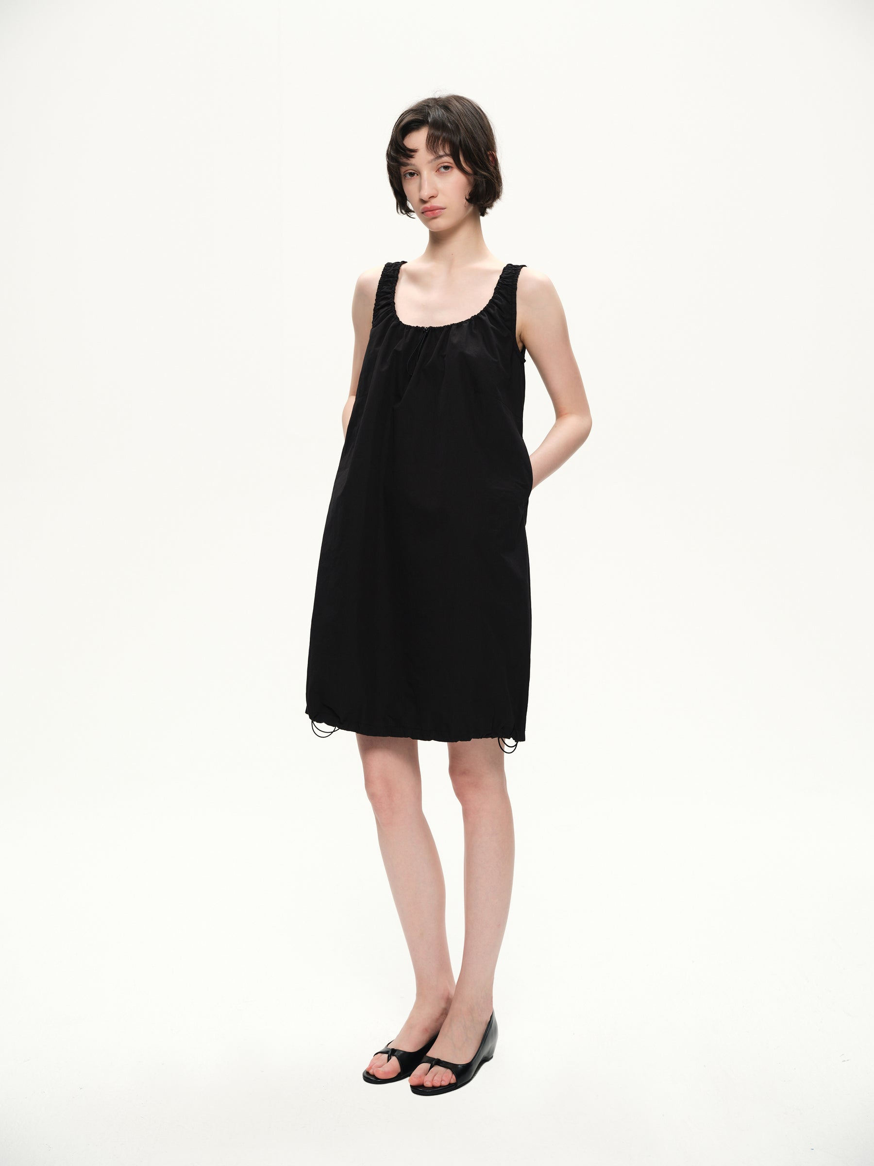 U-neck strap a-line dress black