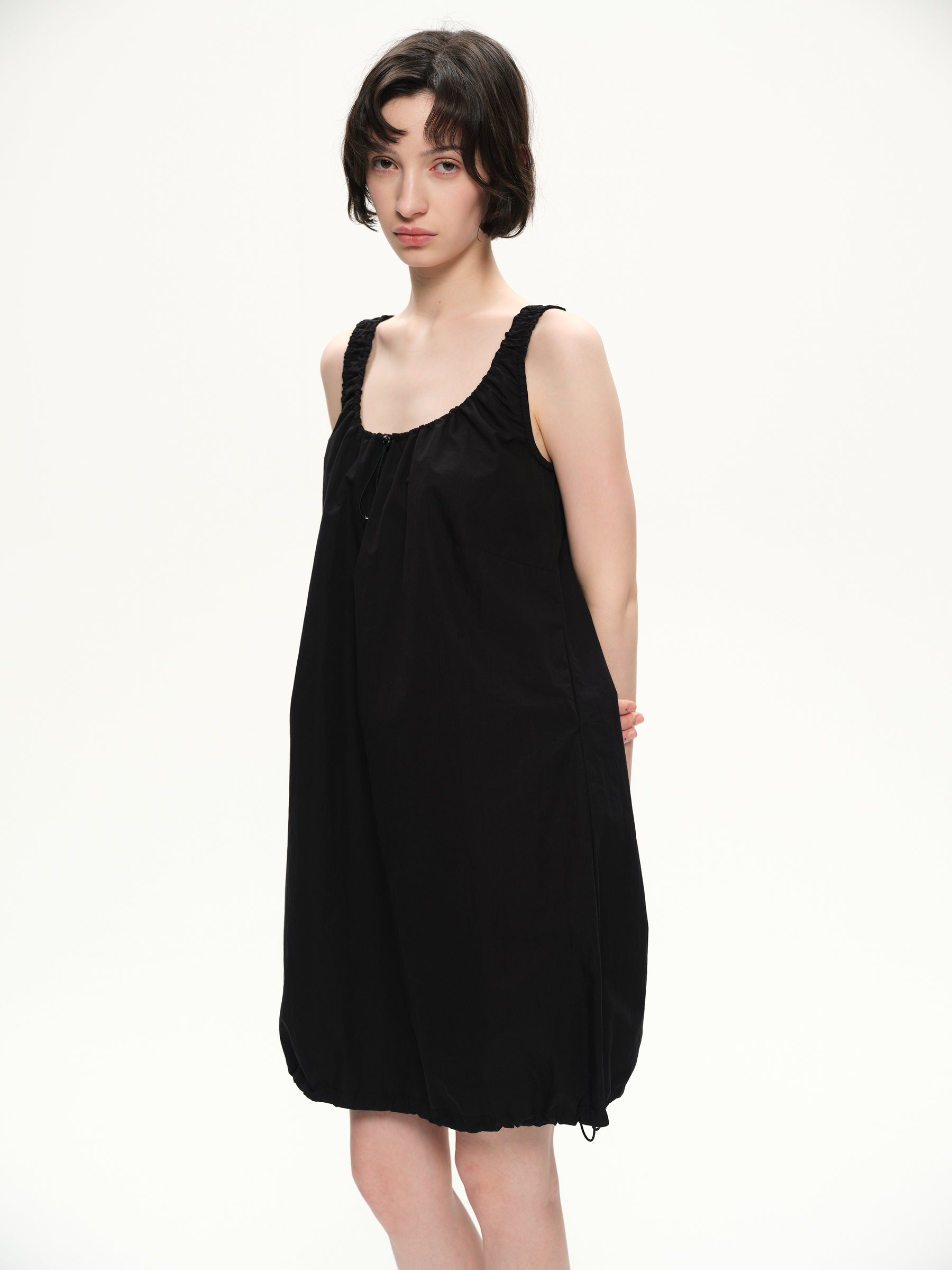 U-neck strap a-line dress black
