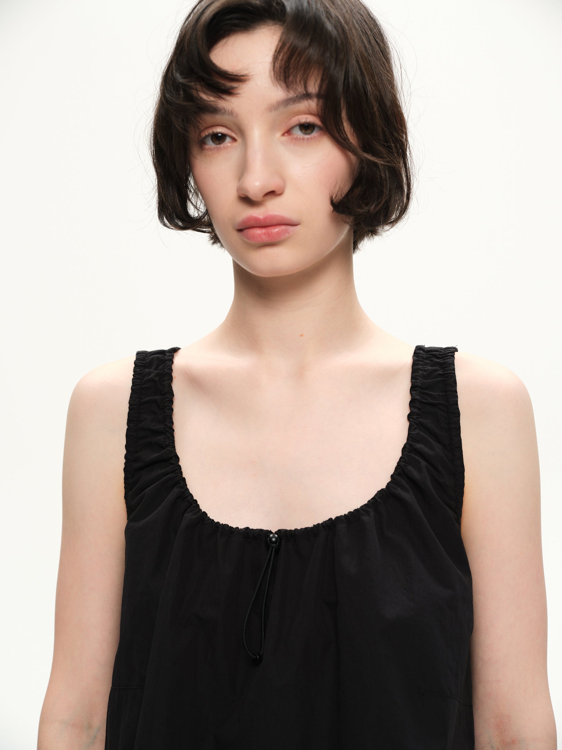 U-neck strap a-line dress black