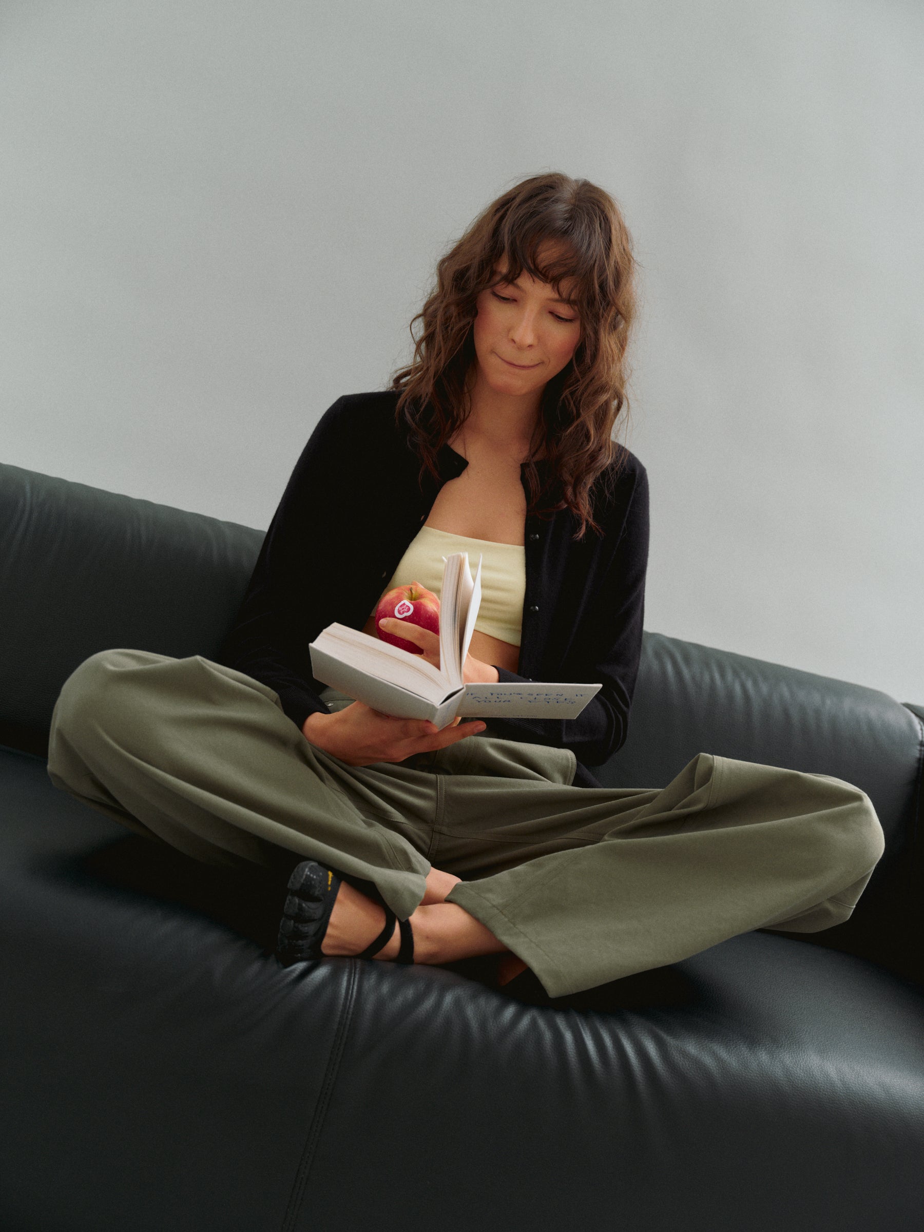 100% Wool Cropped Button-Front Knit Cardigan black