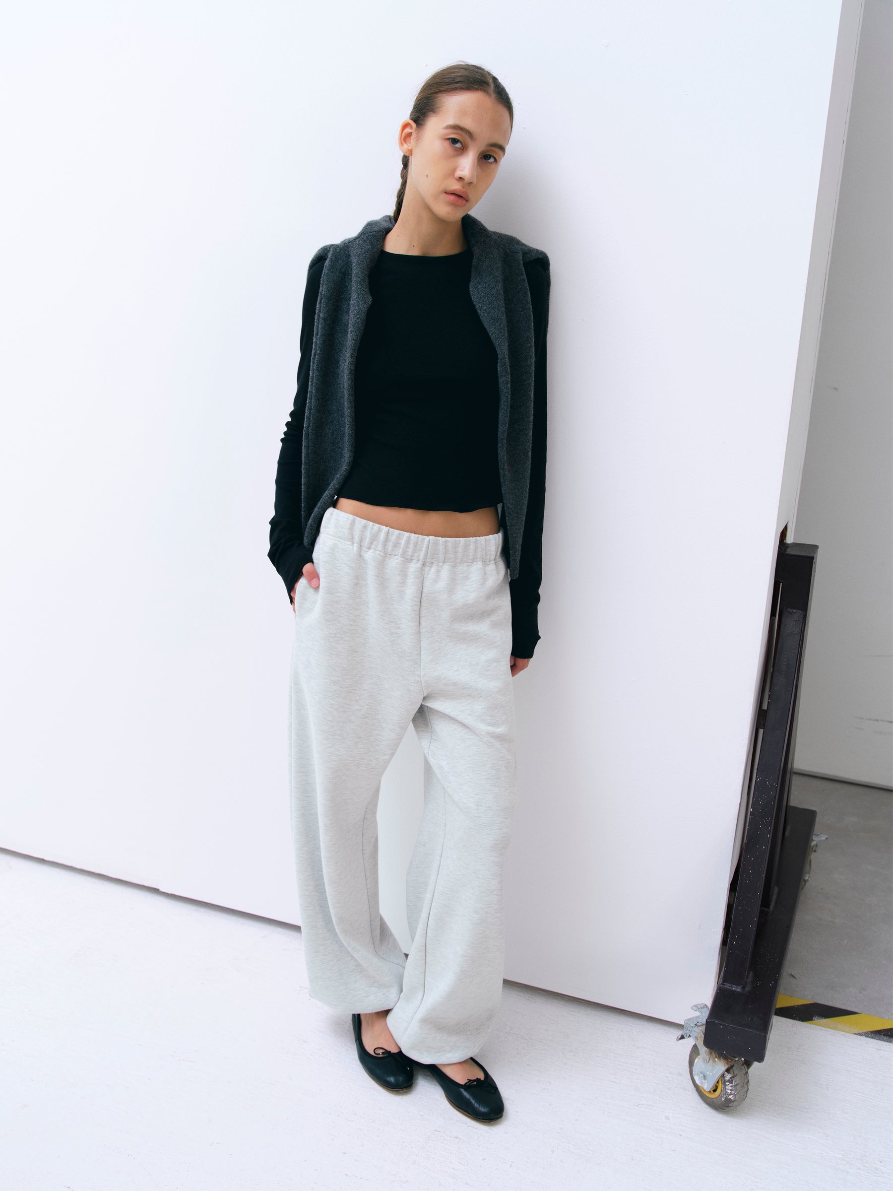 Mid-Rise Elastic Cuff Jogger Pants gray