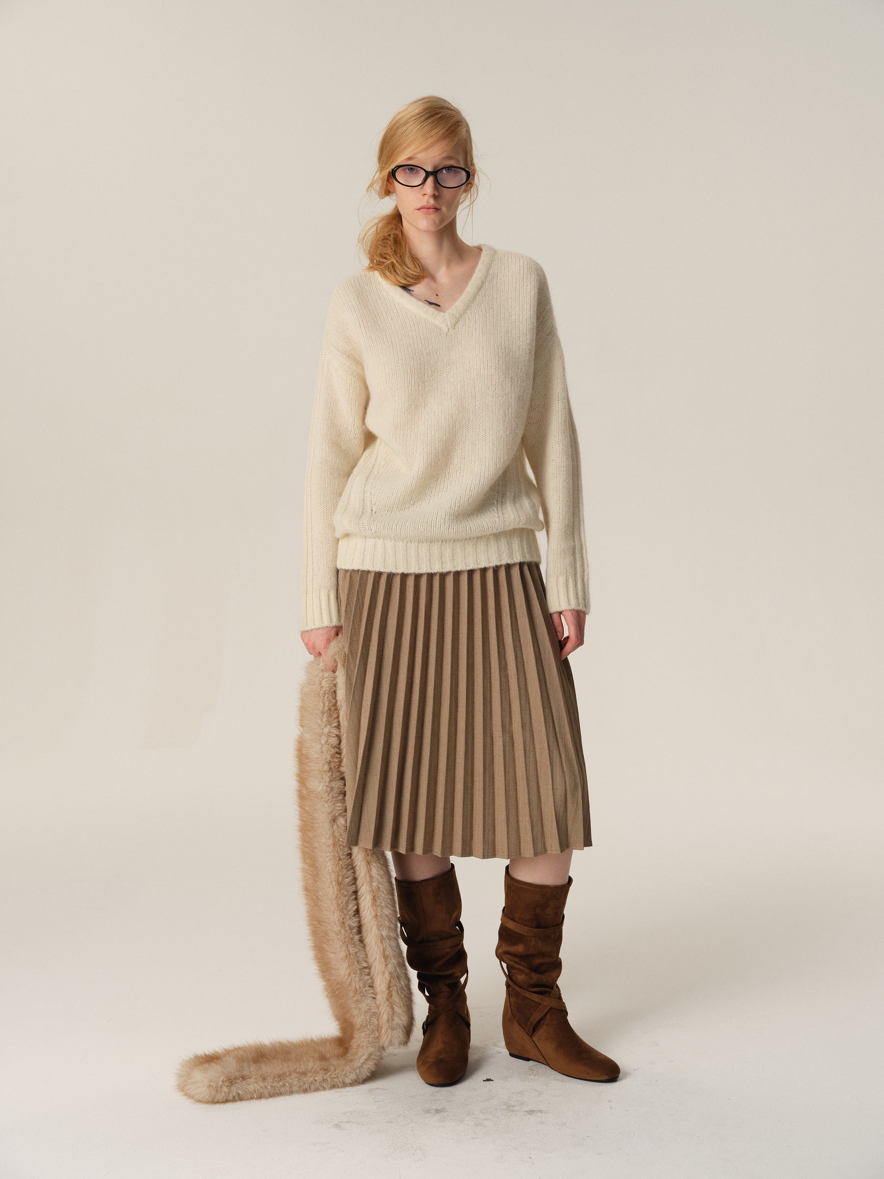Alpaca Wool V-Neck Drop-Shoulder Sweater apricot