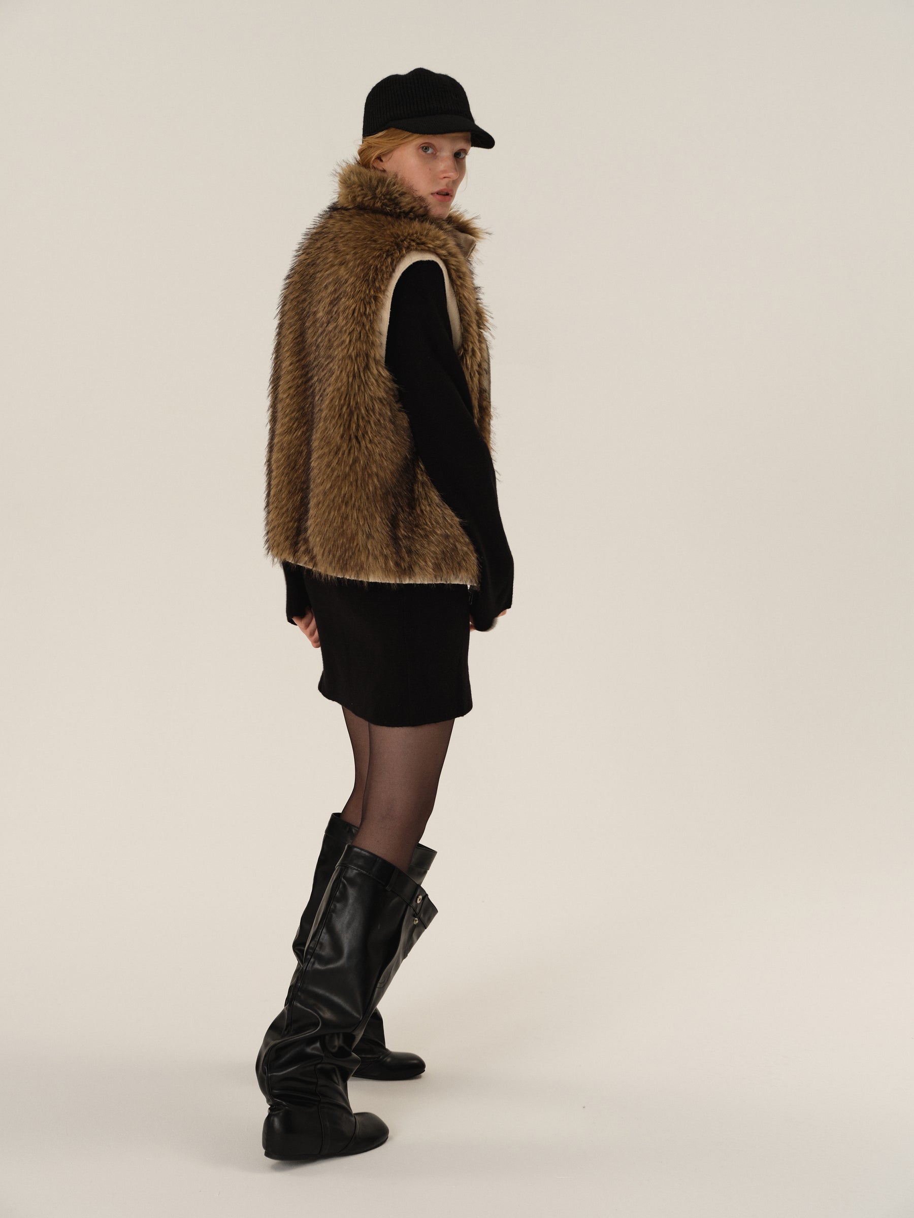 Reversible Faux Fur High-Neck Zip Vest beige