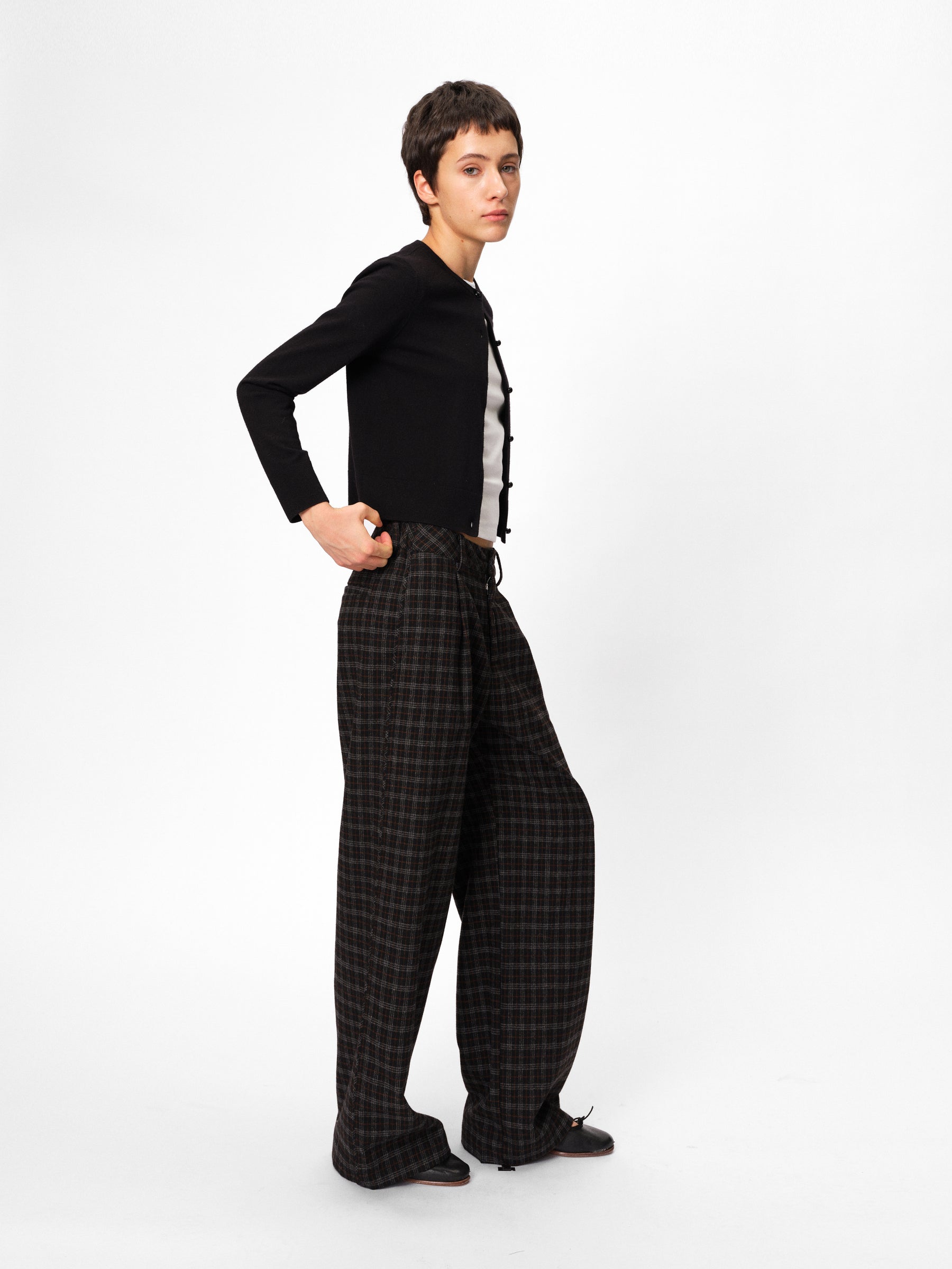 Mid-Rise Wool Blend Elastic Waist Pleated Check Trousers black & white with orange check