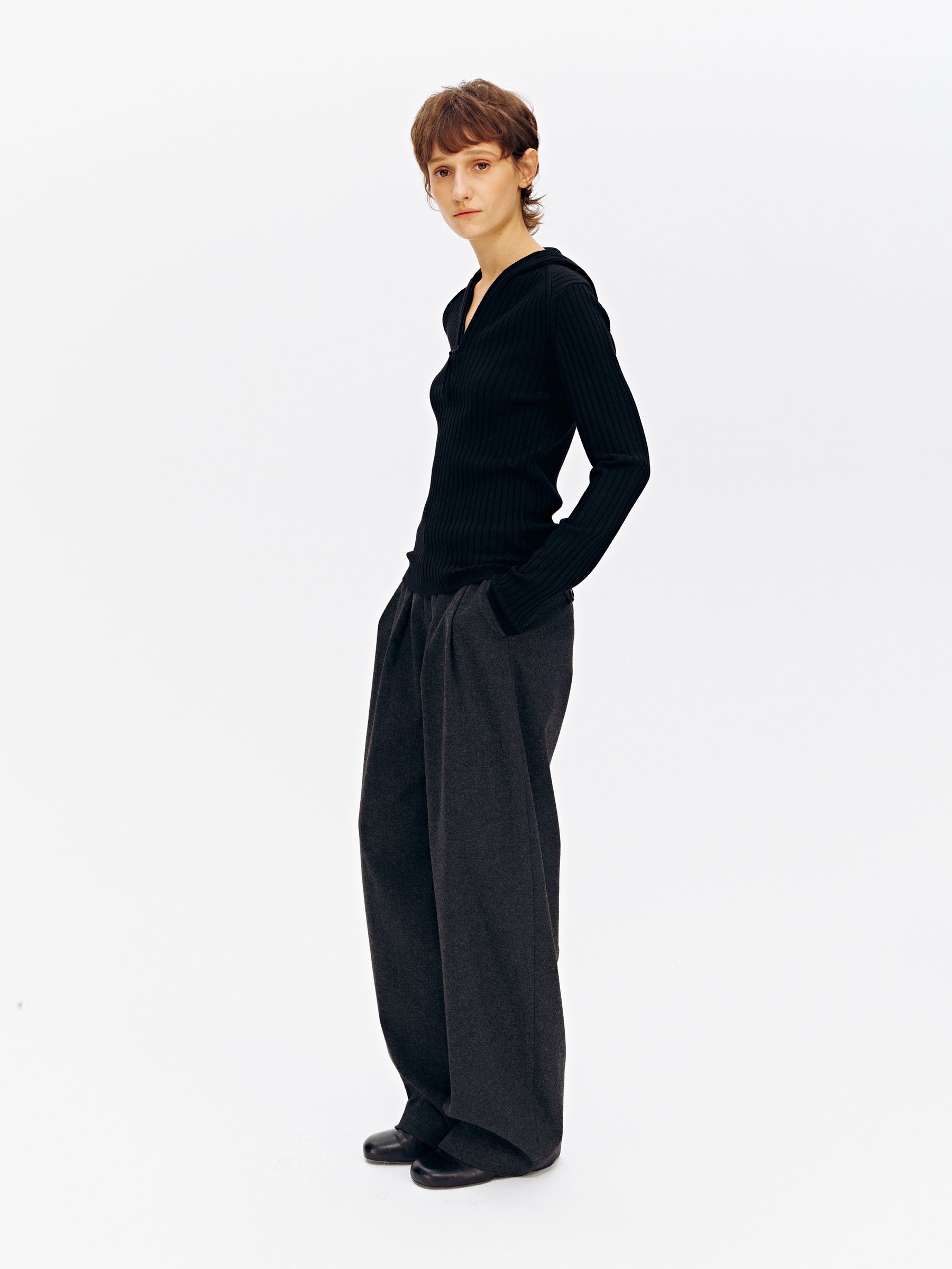 Mid-Low Rise Waistband-Free Inverted Pleat Cocoon Hem Pants charcoal