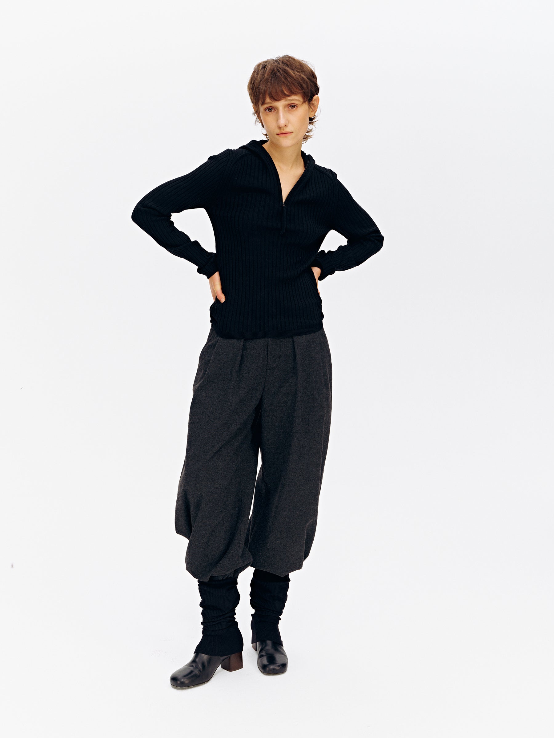 Mid-Low Rise Waistband-Free Inverted Pleat Cocoon Hem Pants charcoal