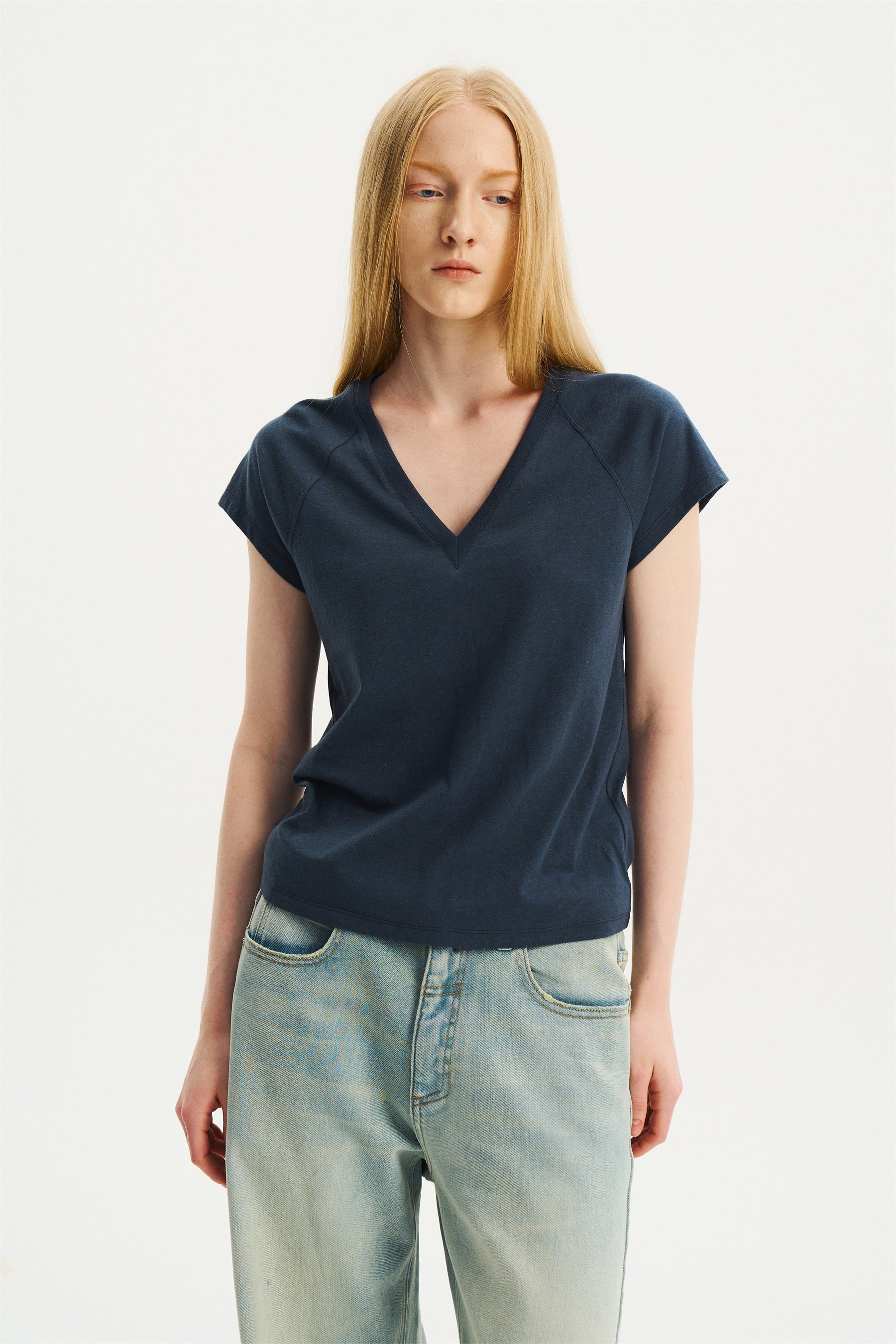 Textured Snowy Cotton-Hemp V-Neck T-Shirt Blue