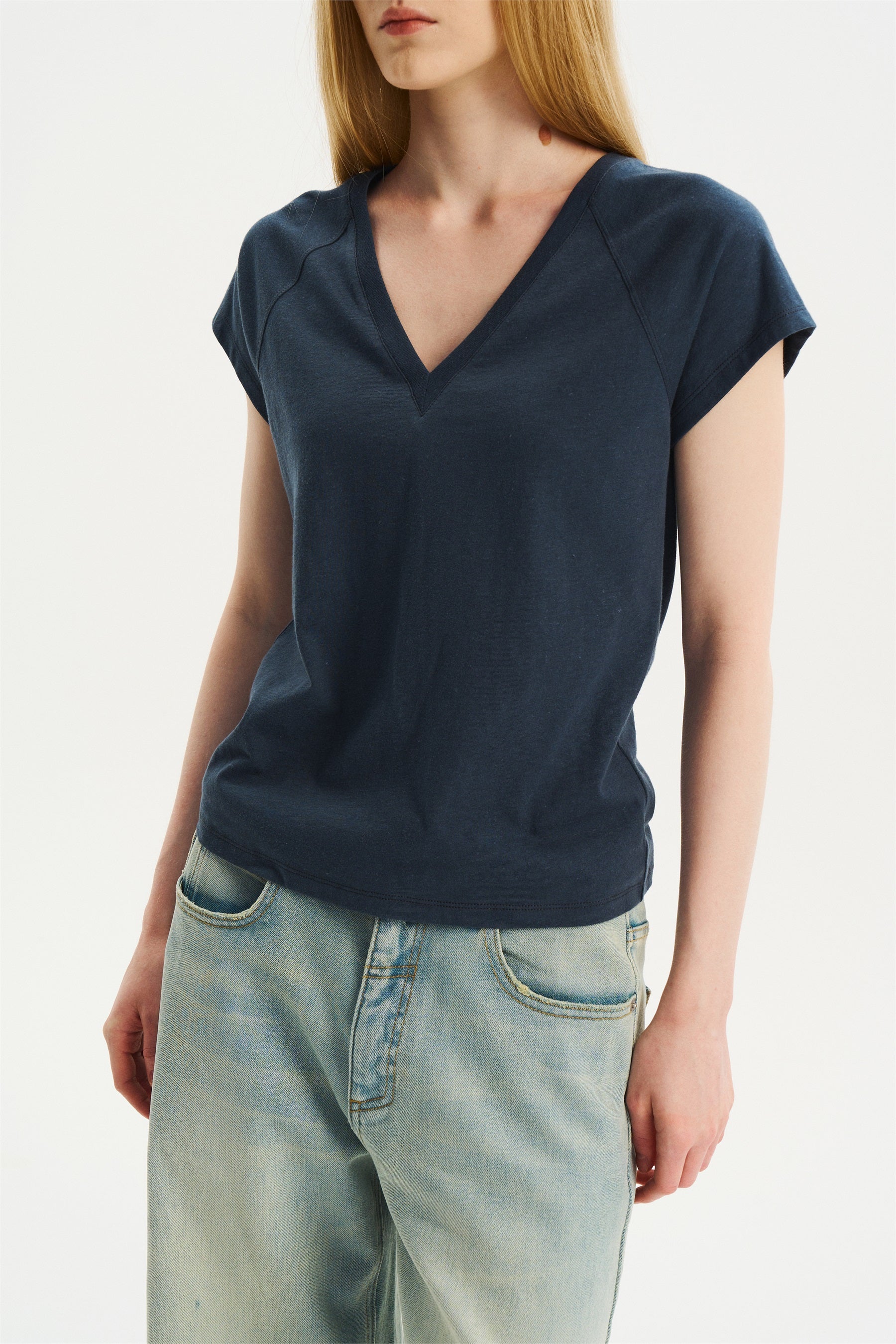 Textured Snowy Cotton-Hemp V-Neck T-Shirt Blue