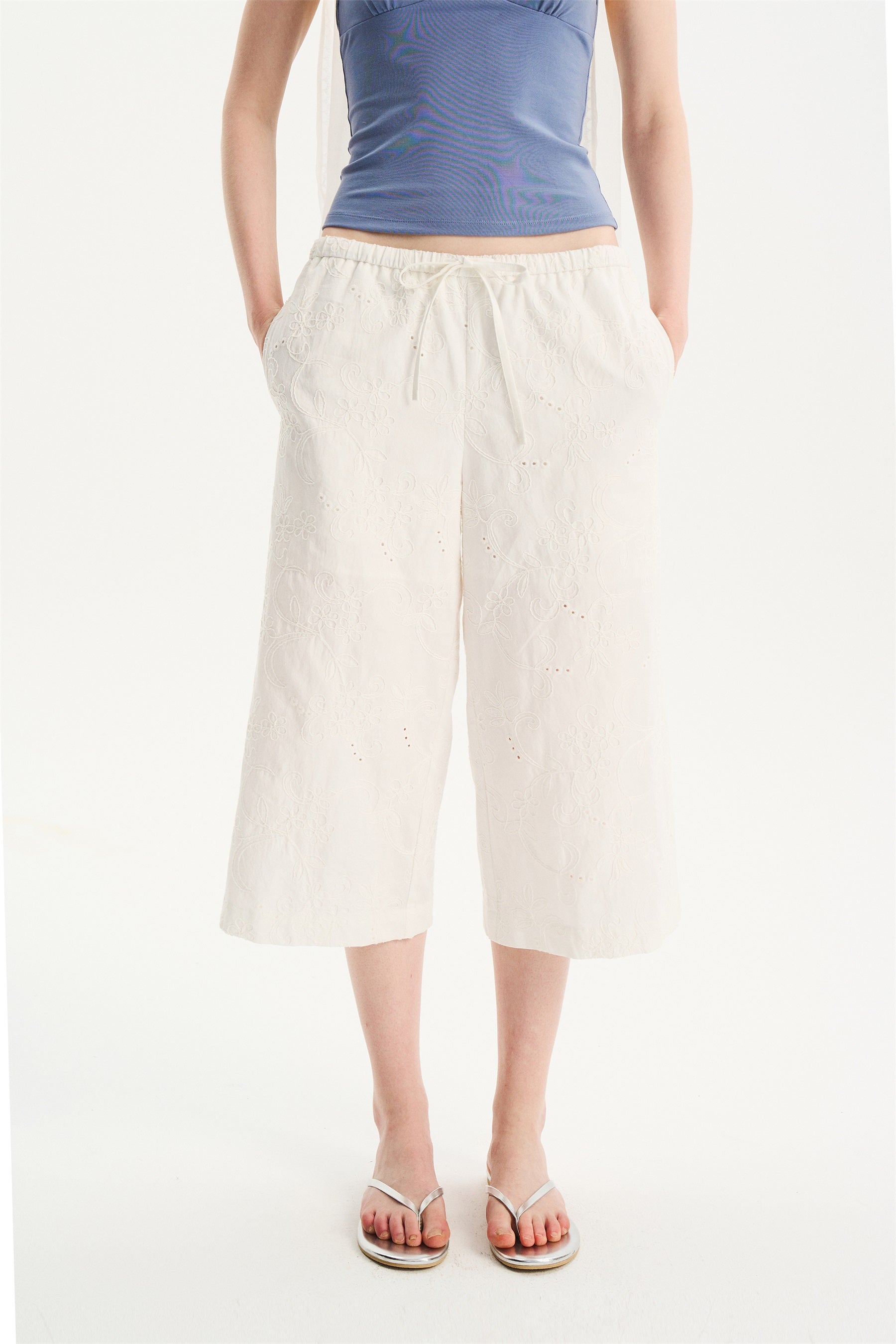 Elastic-Waist Embroidered Cropped Pants White