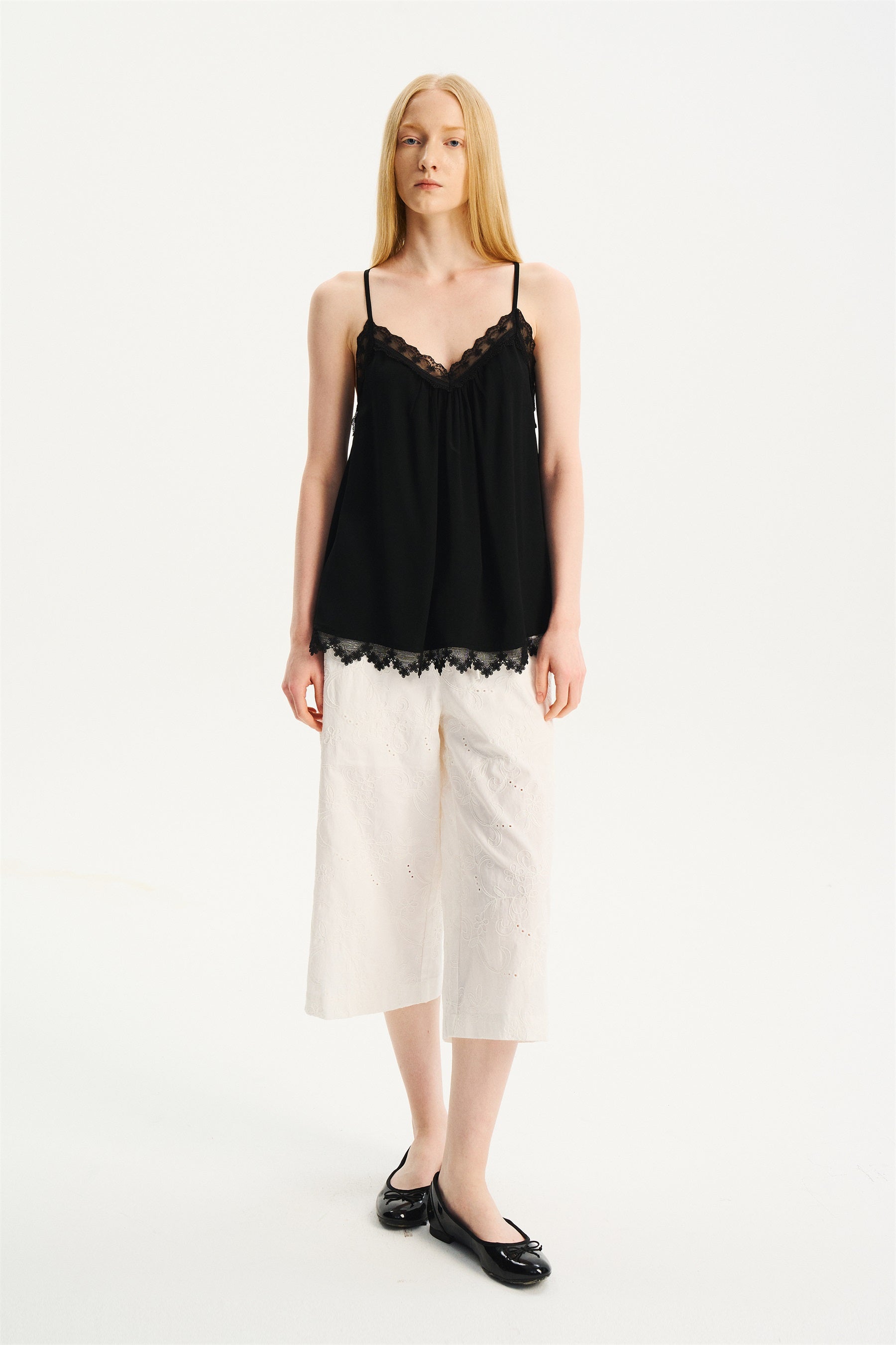 Elastic-Waist Embroidered Cropped Pants White