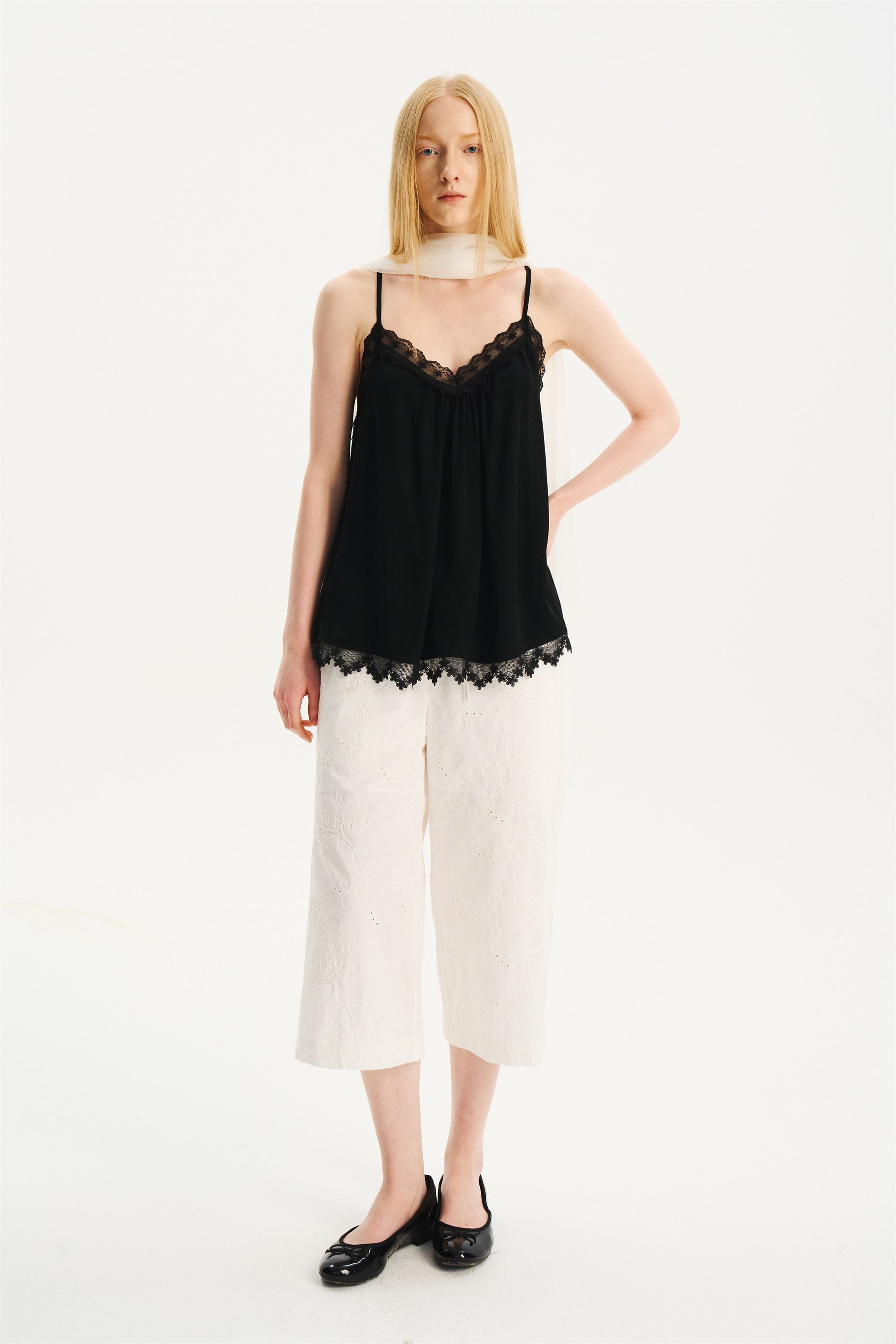 Elastic-Waist Embroidered Cropped Pants White