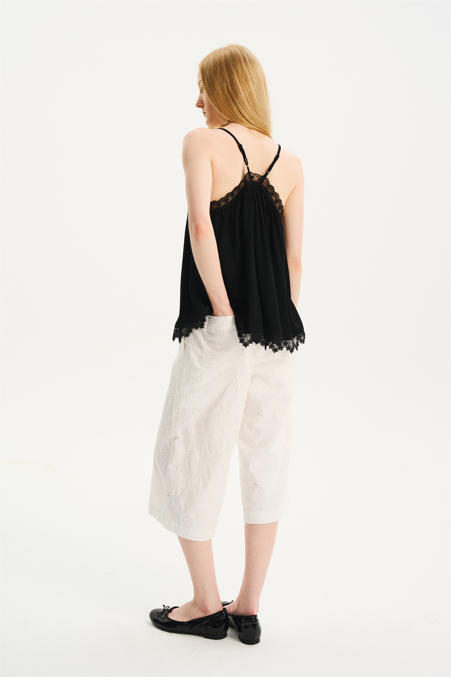 Elastic-Waist Embroidered Cropped Pants White