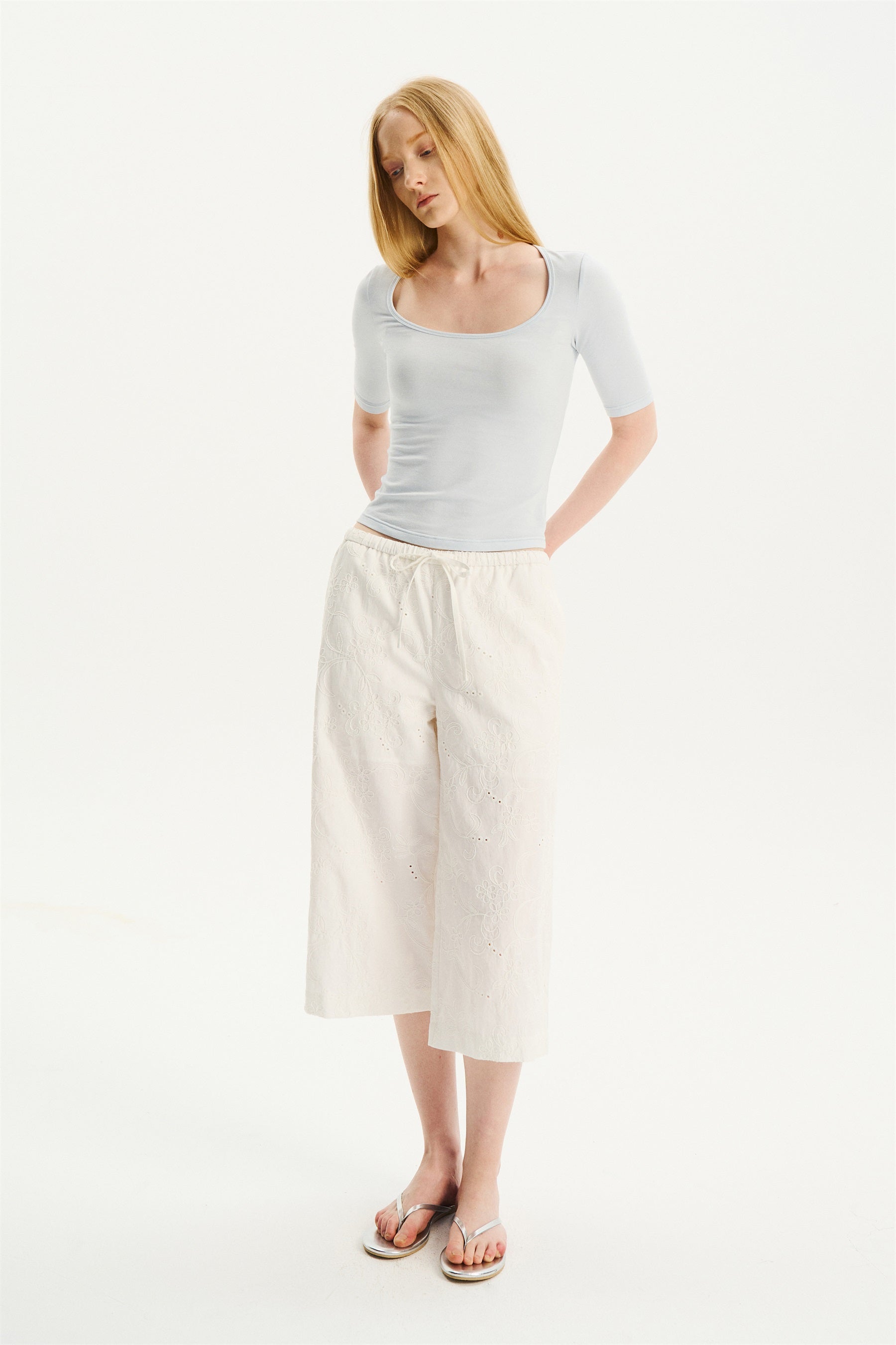 Elastic-Waist Embroidered Cropped Pants White