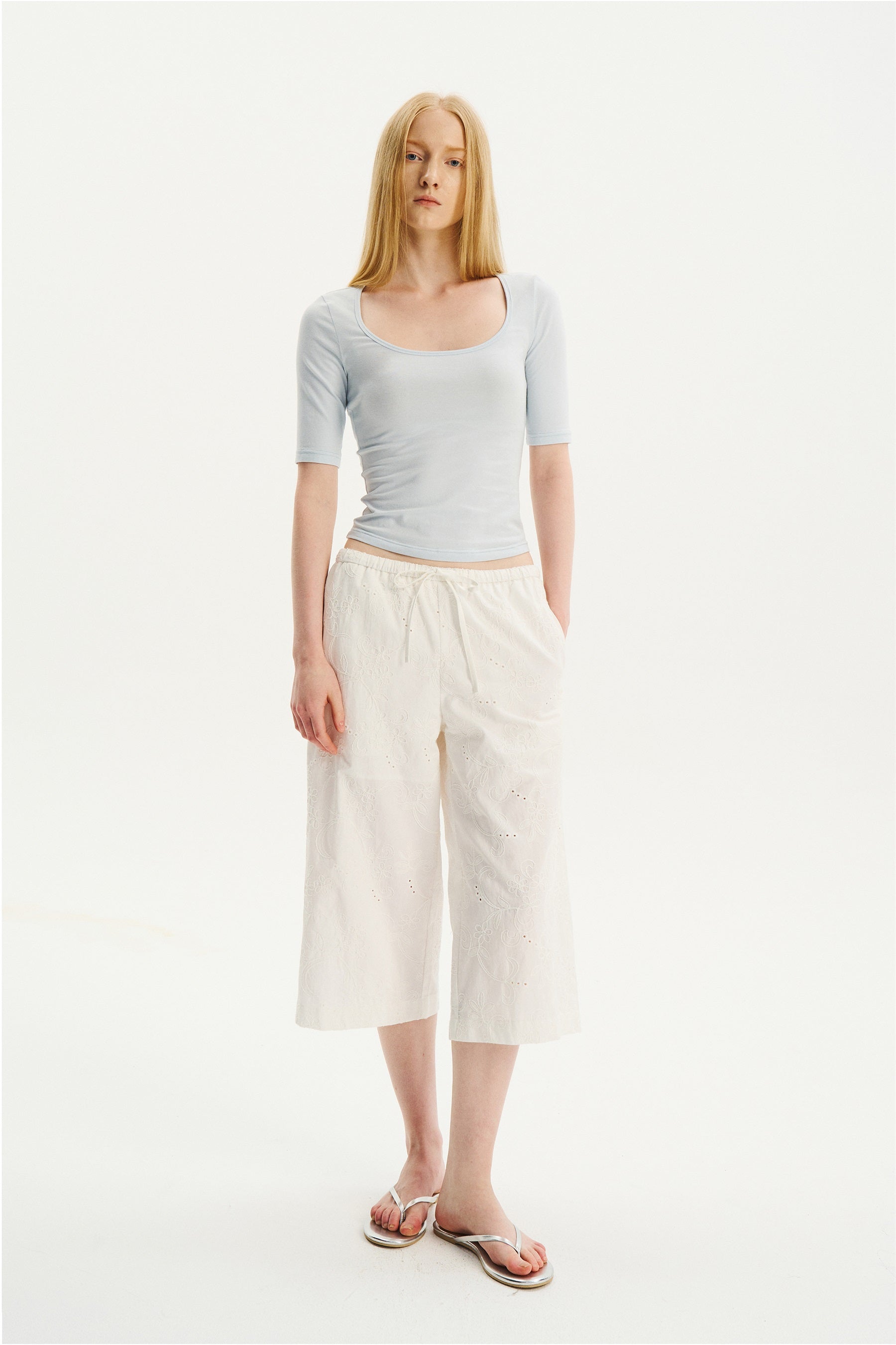 Elastic-Waist Embroidered Cropped Pants White
