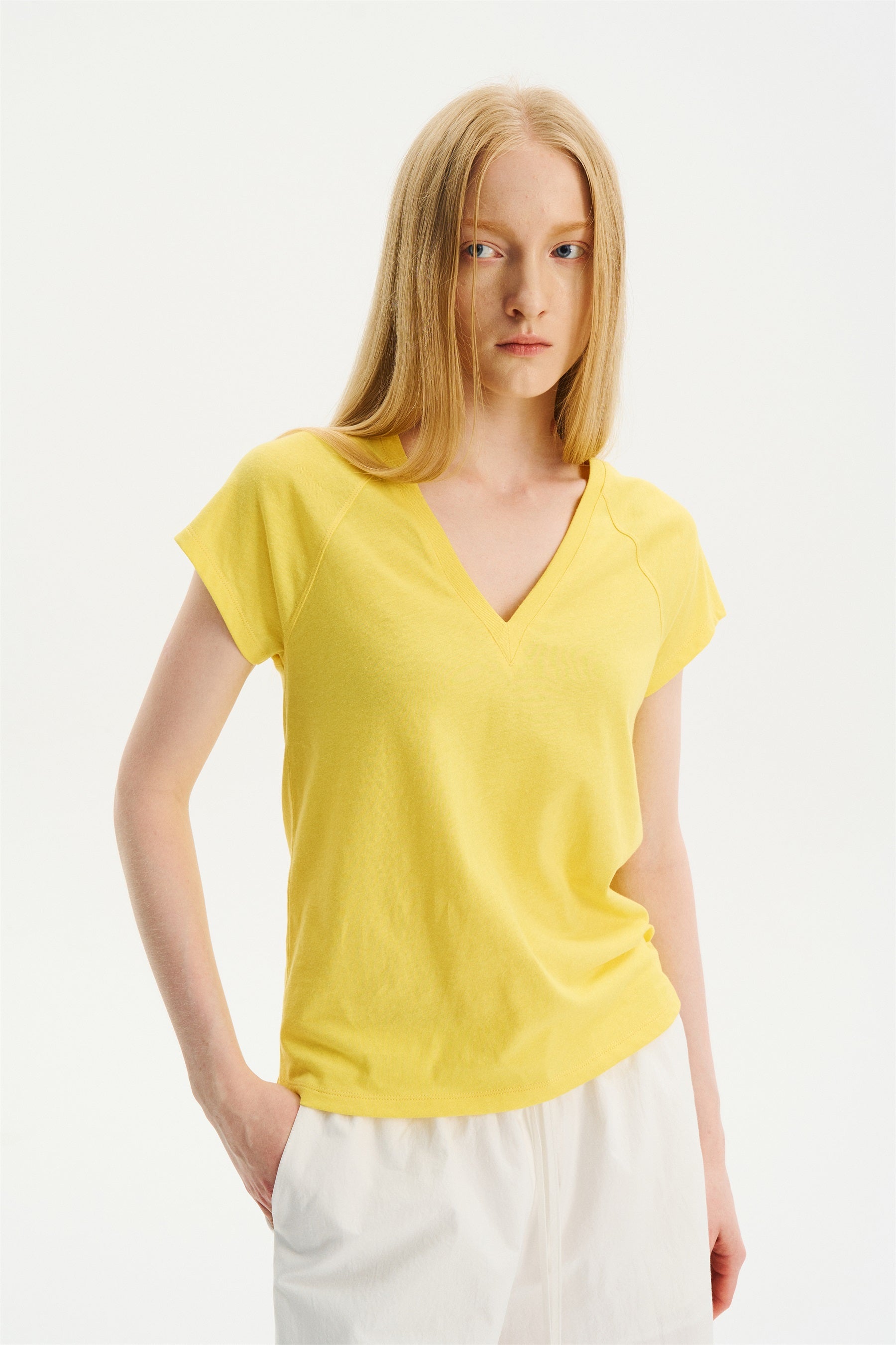 Textured Snowy Cotton-Hemp V-Neck T-Shirt Yellow