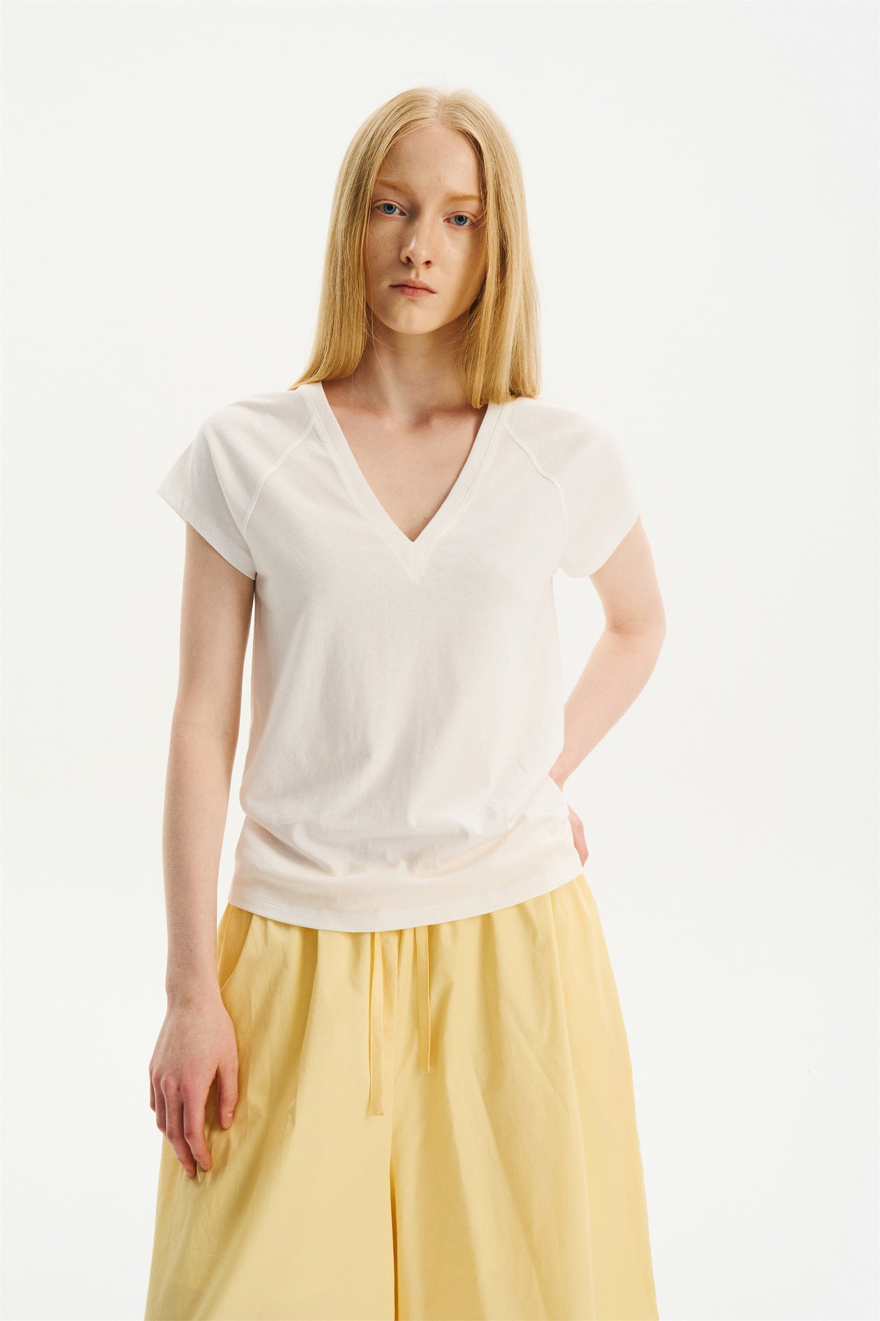 Textured Snowy Cotton-Hemp V-Neck T-Shirt White