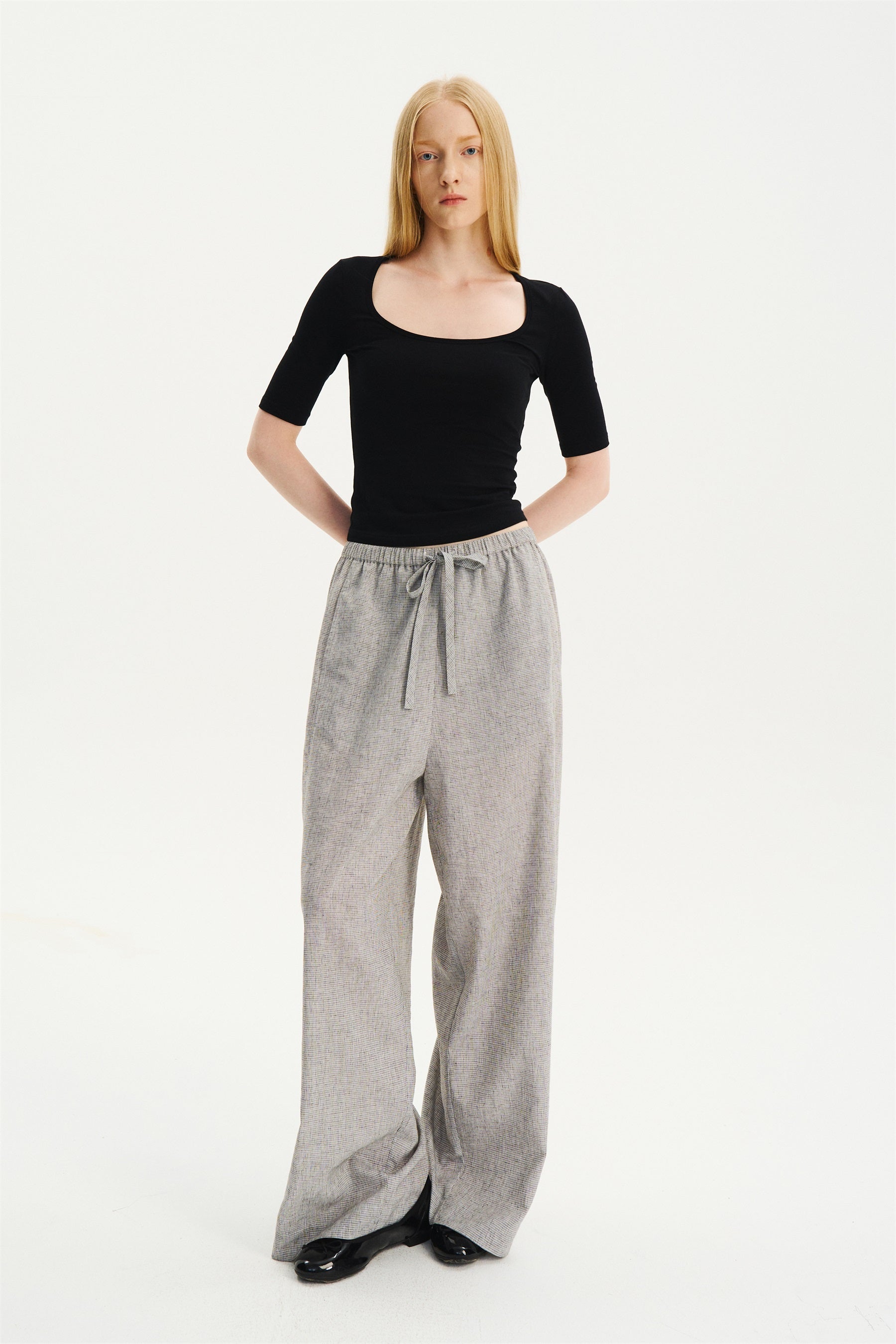 Deep U-Neck Elbow-Sleeve T-Shirt Black