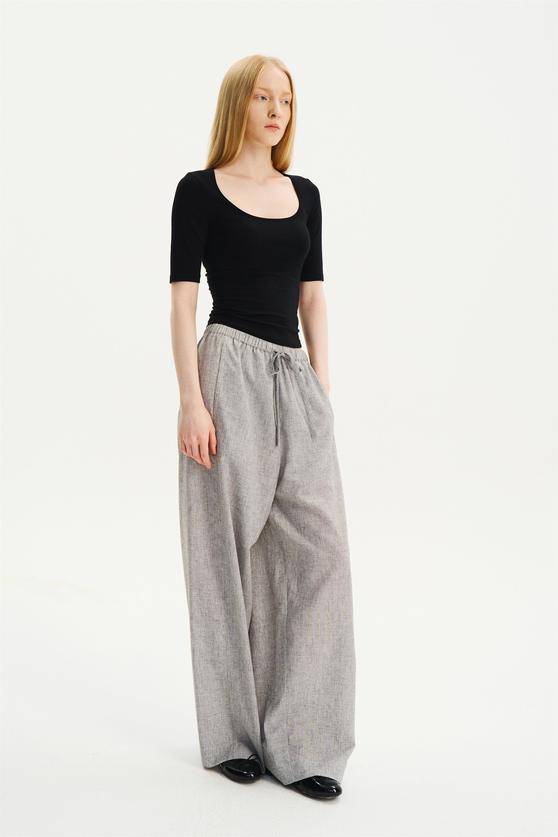 Deep U-Neck Elbow-Sleeve T-Shirt Black