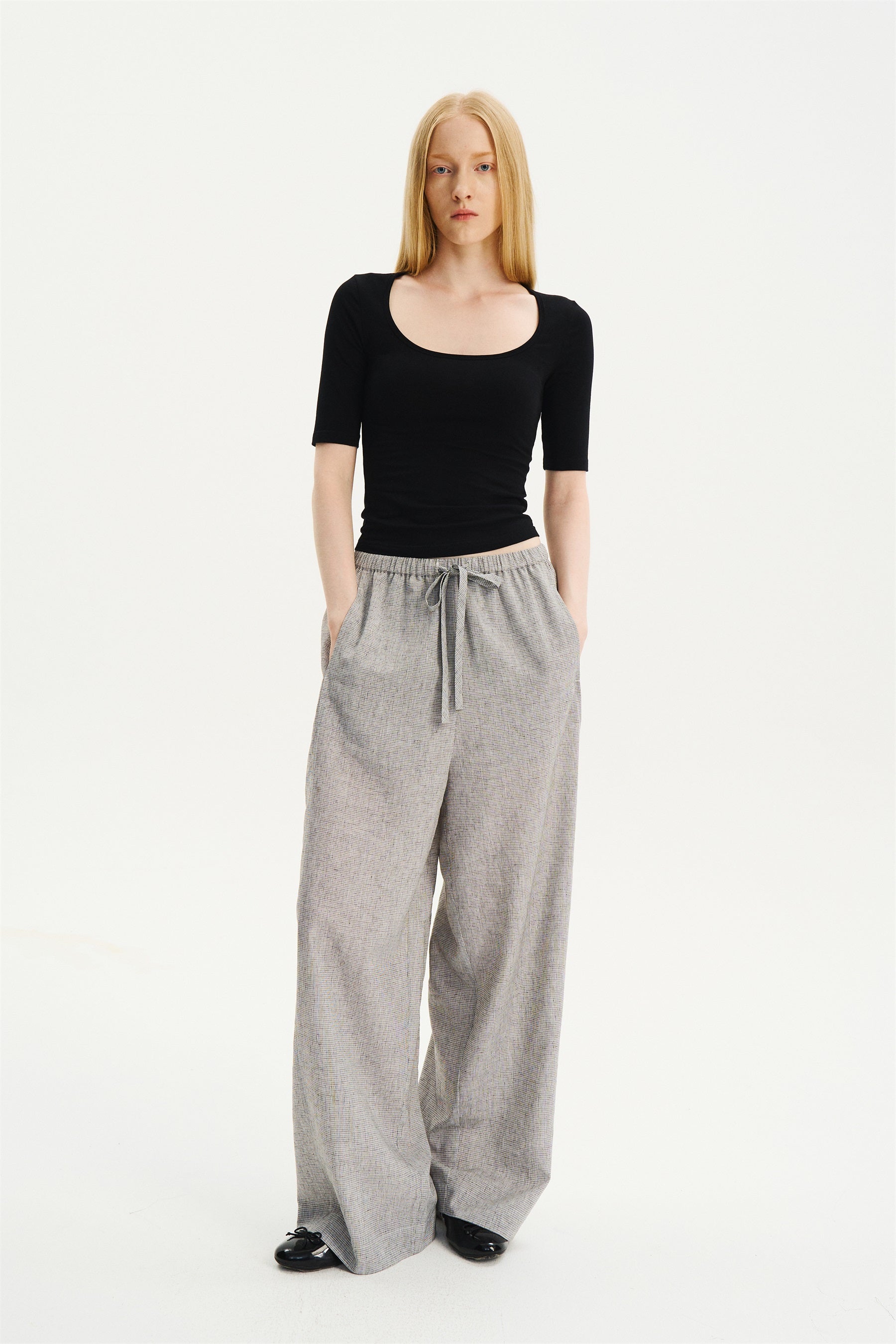 Deep U-Neck Elbow-Sleeve T-Shirt Black