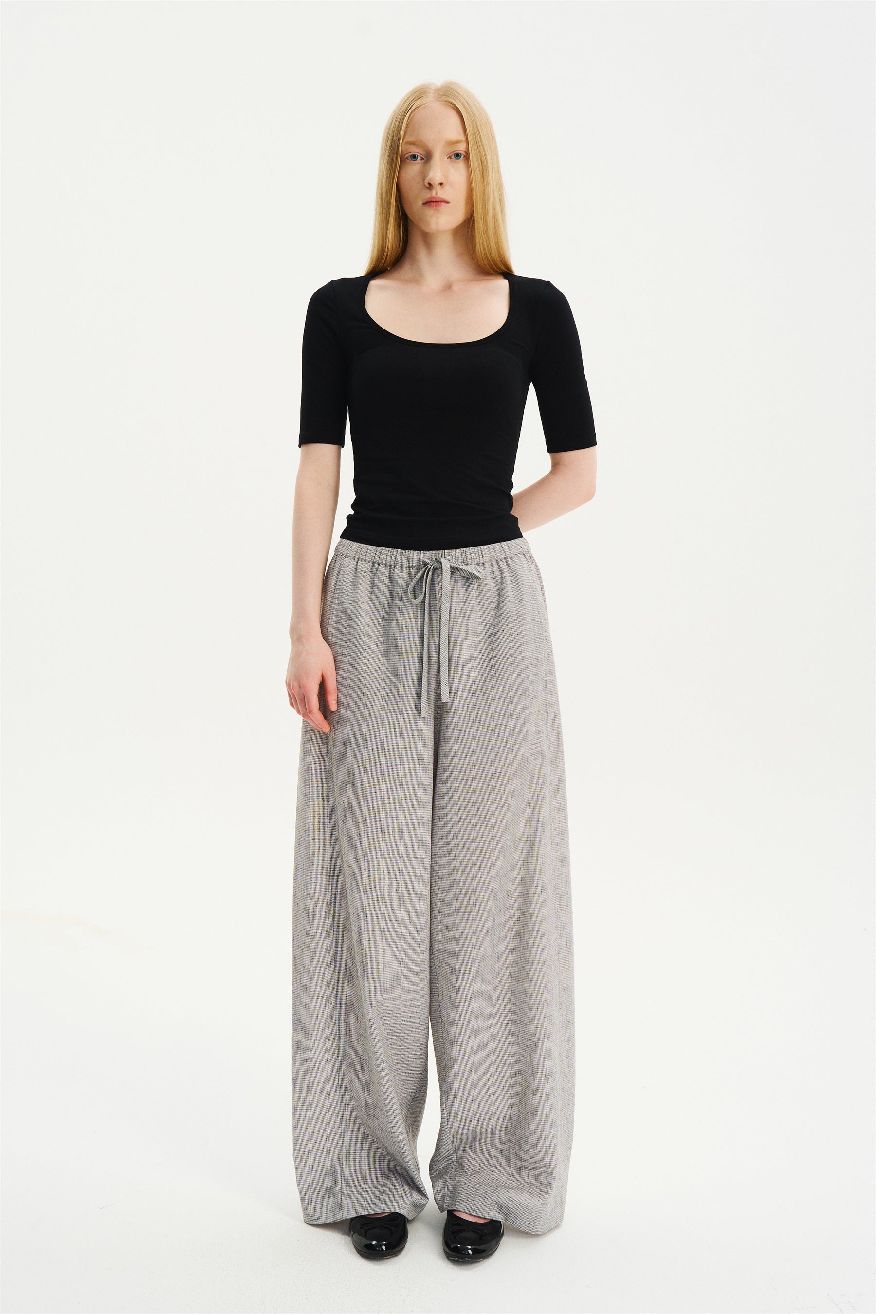 Deep U-Neck Elbow-Sleeve T-Shirt Black