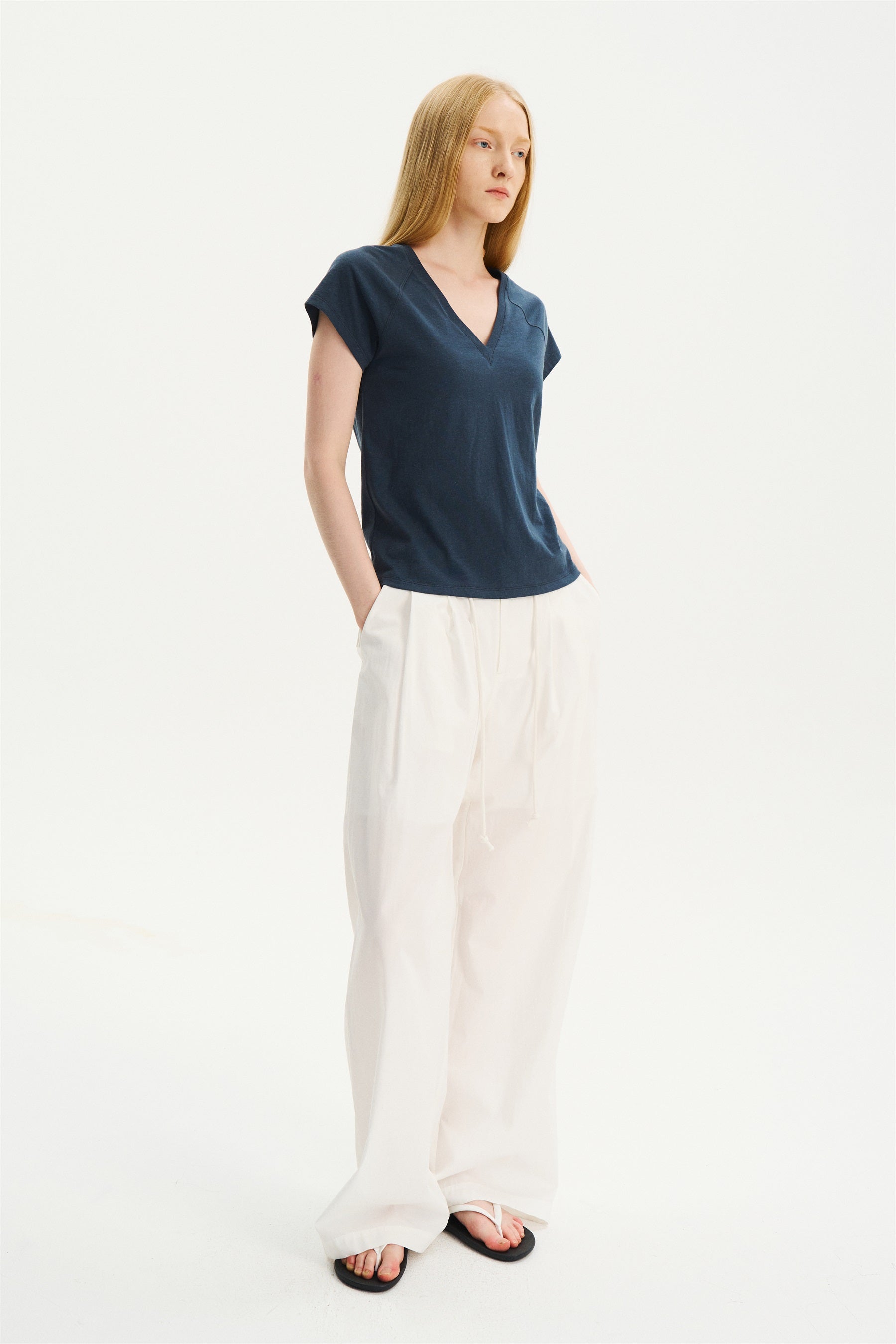 Textured Snowy Cotton-Hemp V-Neck T-Shirt Blue