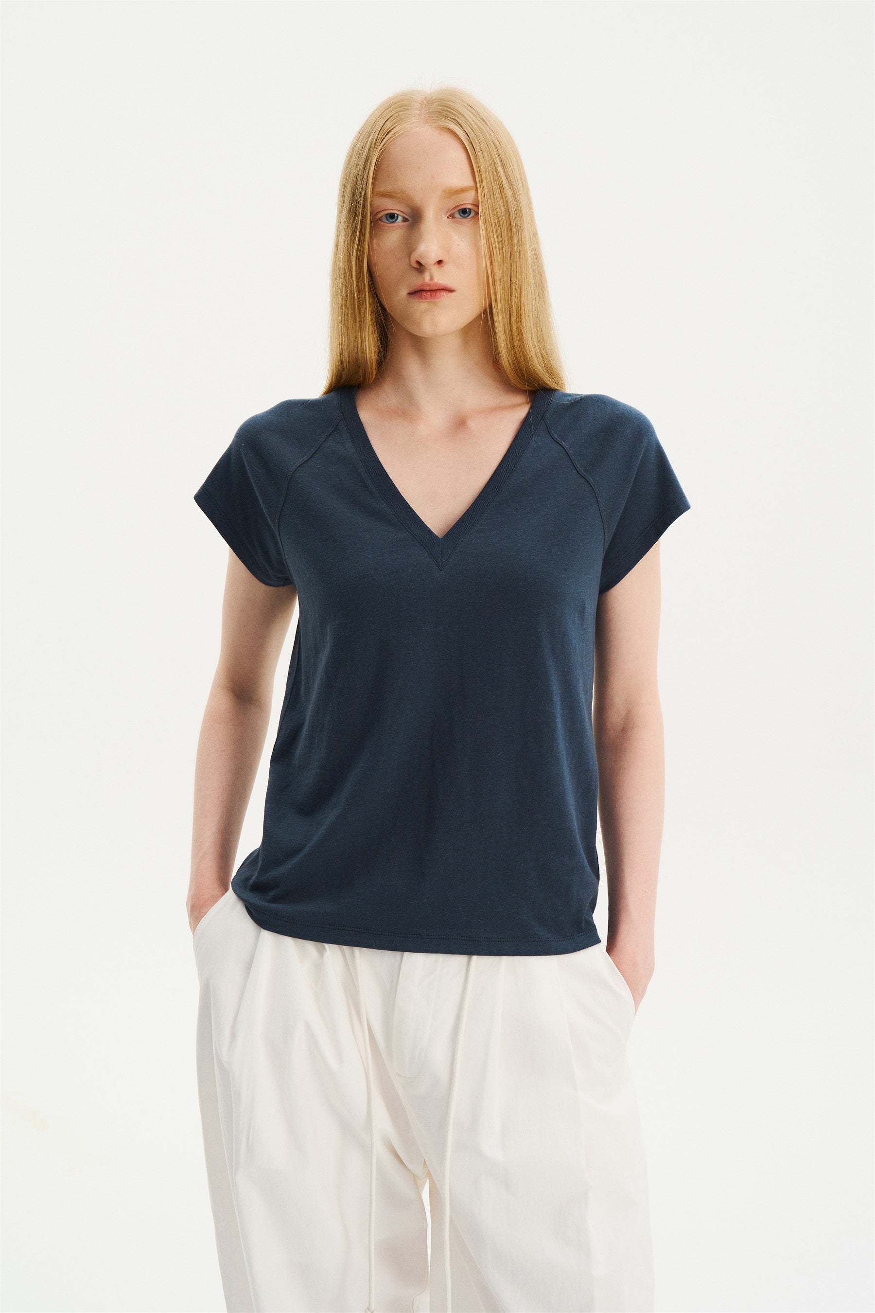 Textured Snowy Cotton-Hemp V-Neck T-Shirt Blue
