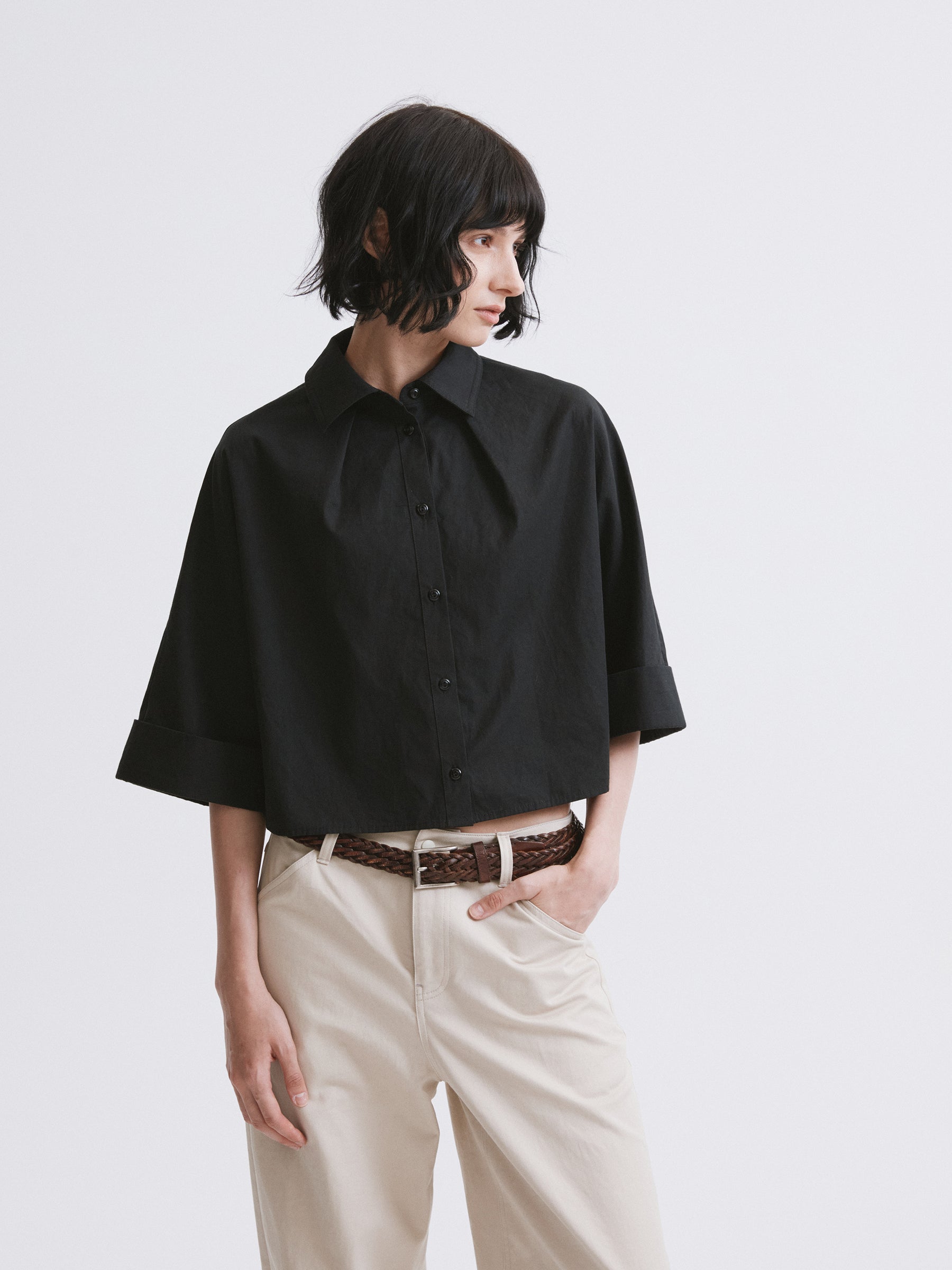 Skin-Friendly Mugwort Cotton Cropped Relaxed 5-Sleeve Shirt Black
