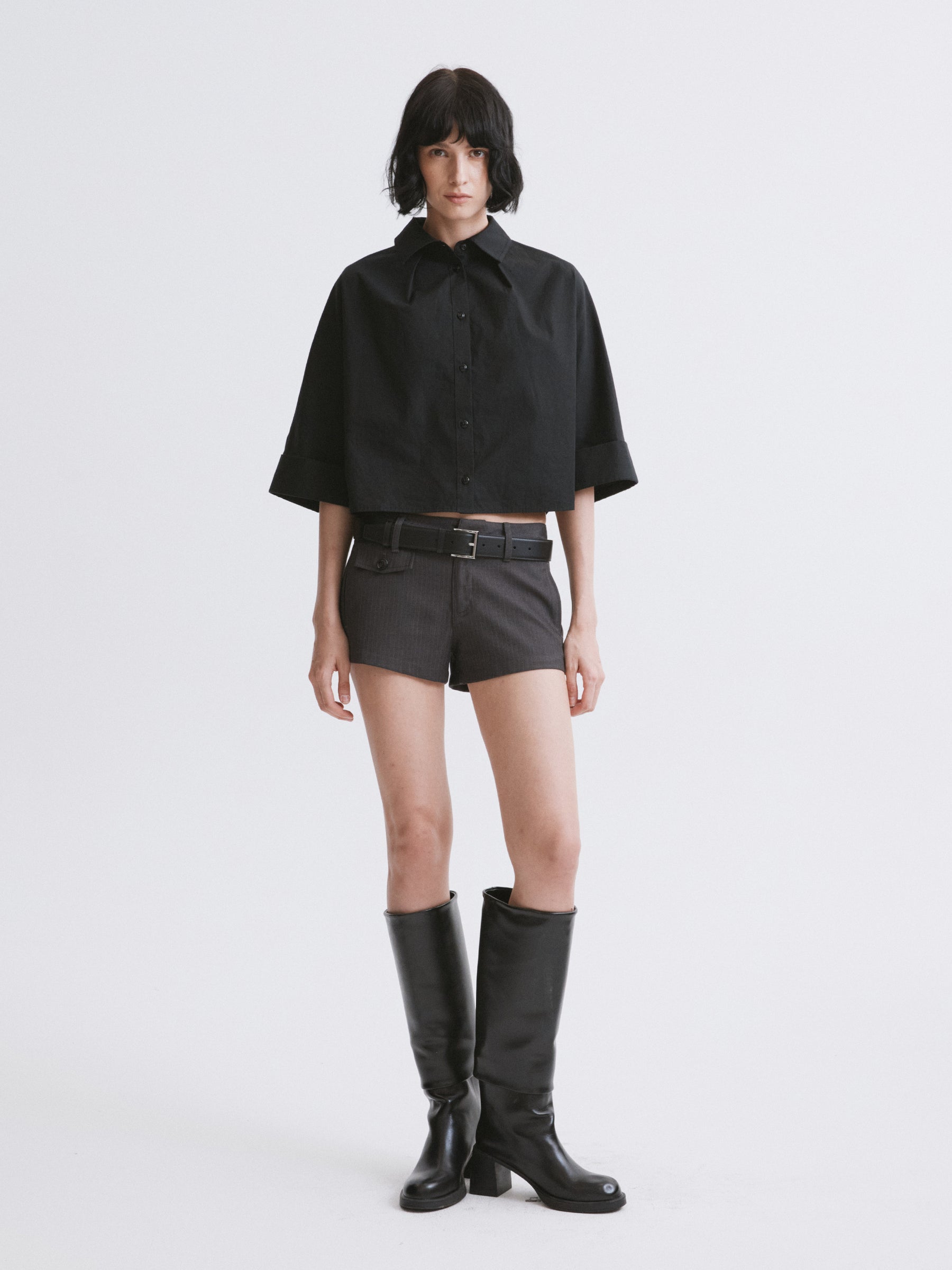 Skin-Friendly Mugwort Cotton Cropped Relaxed 5-Sleeve Shirt Black