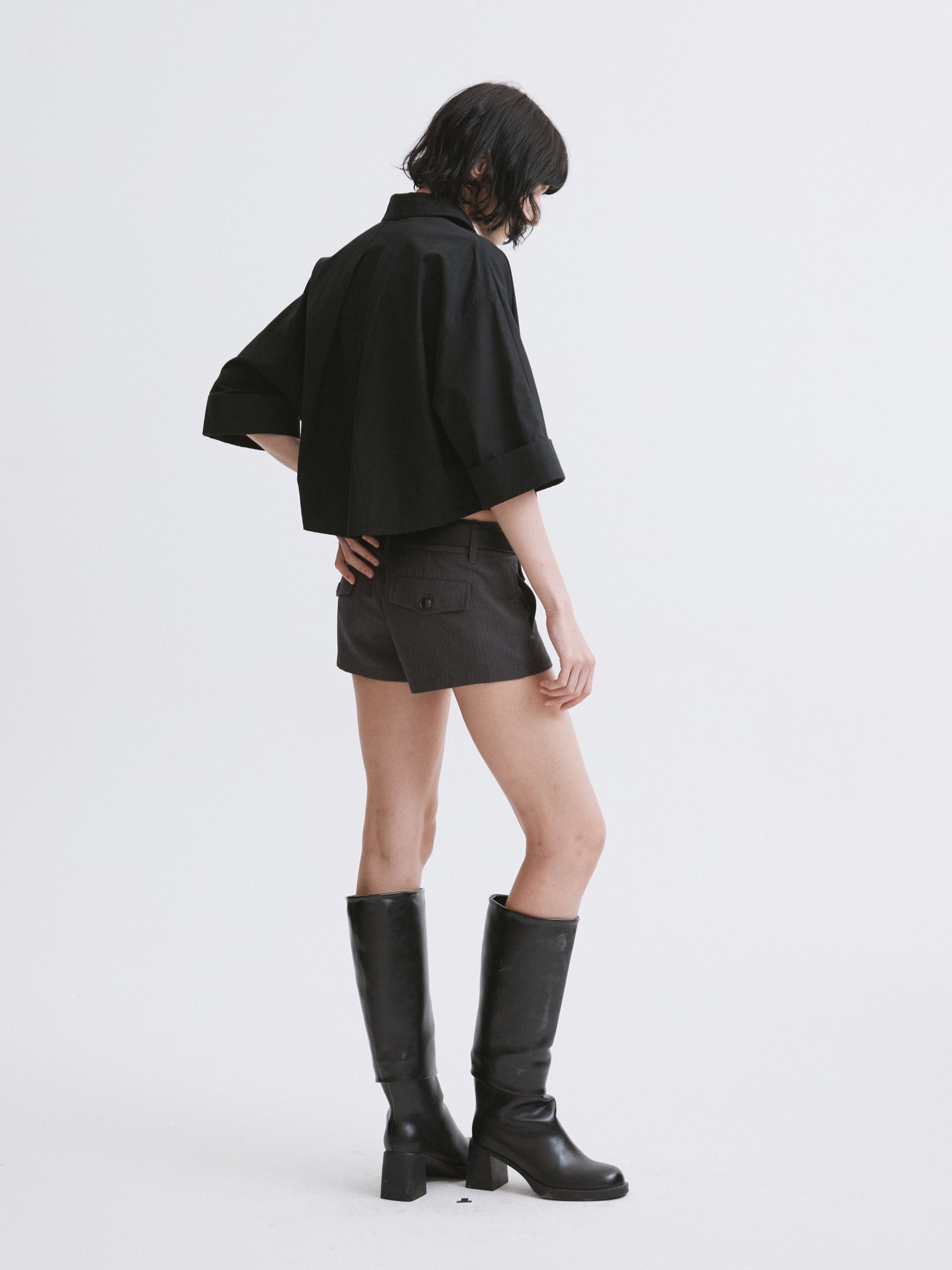 Skin-Friendly Mugwort Cotton Cropped Relaxed 5-Sleeve Shirt Black