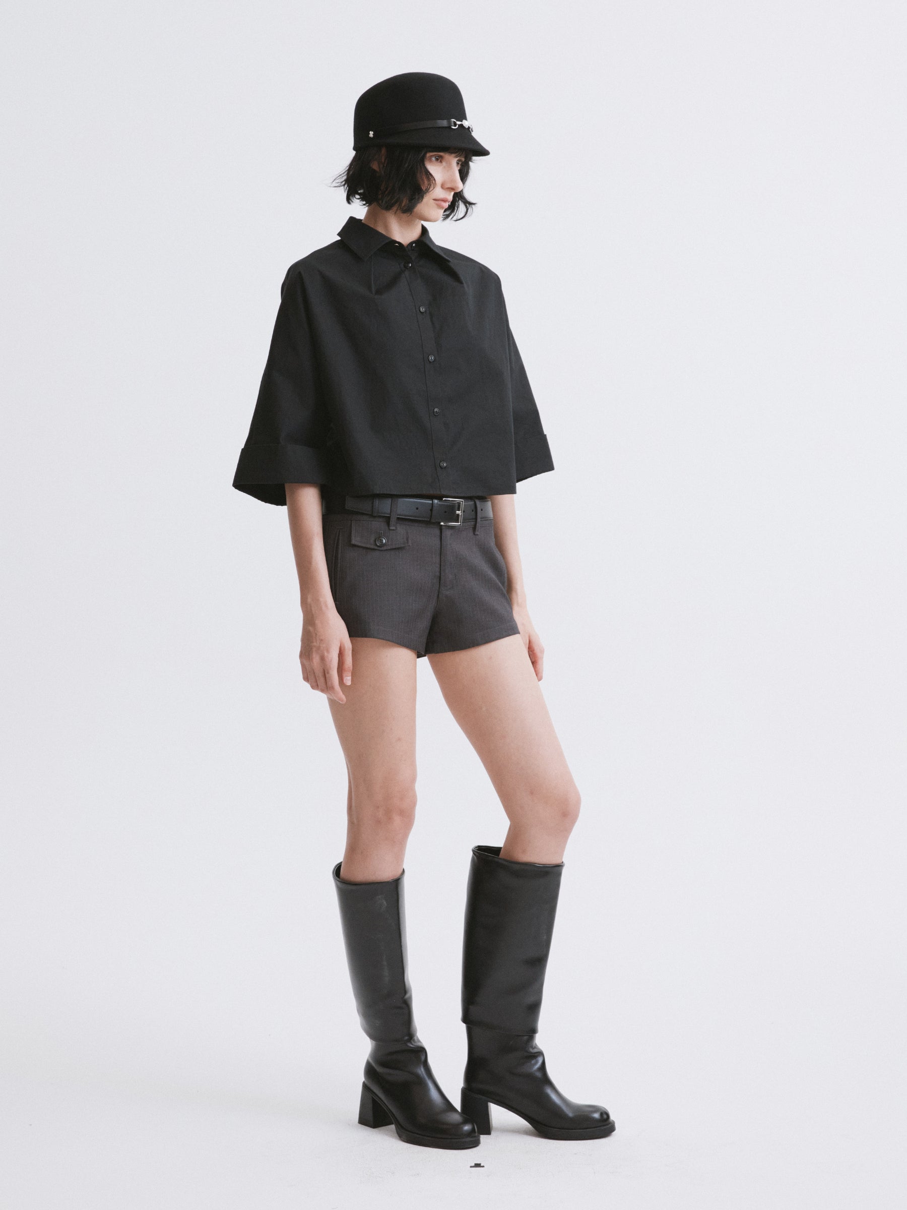Skin-Friendly Mugwort Cotton Cropped Relaxed 5-Sleeve Shirt Black