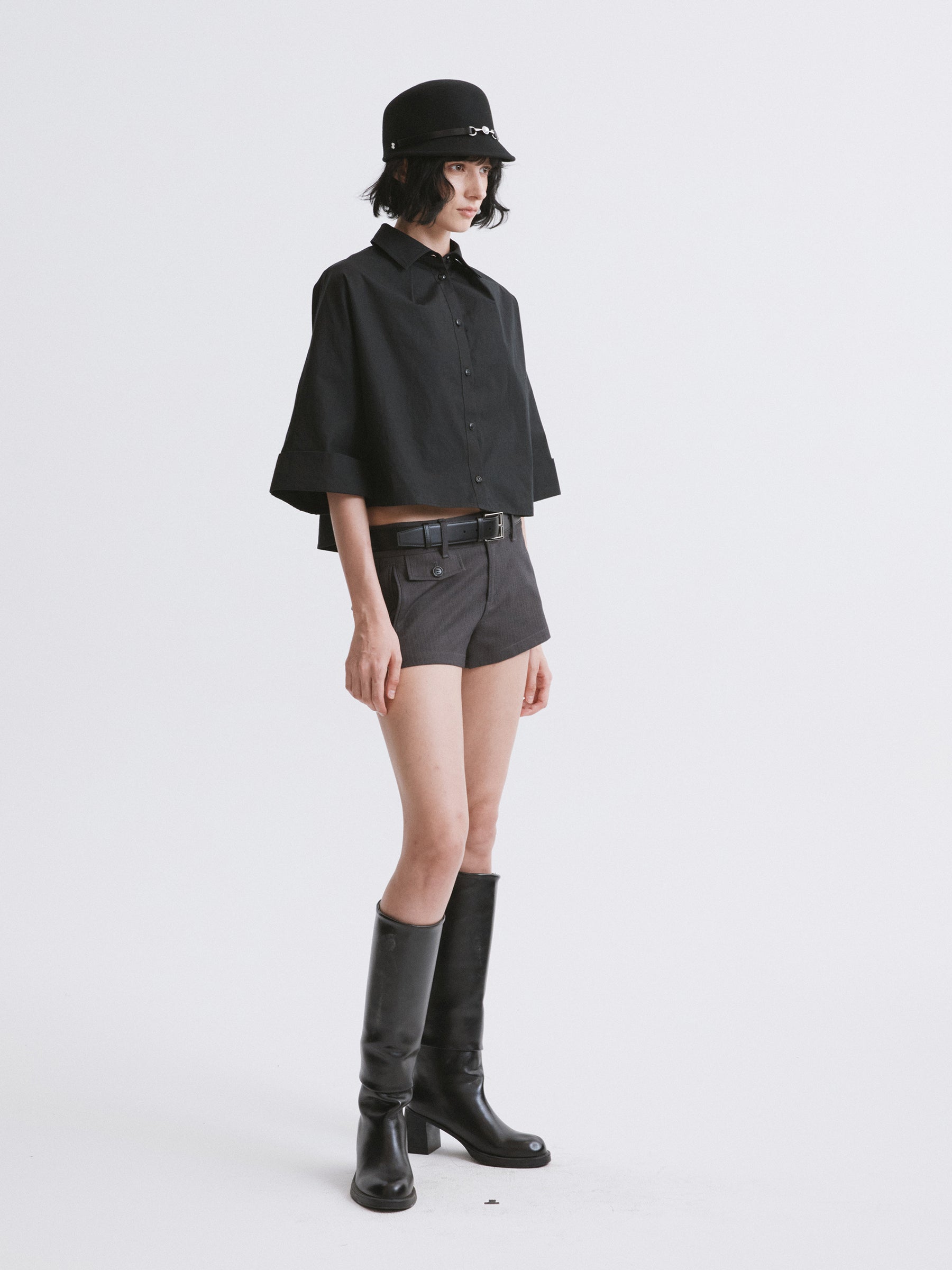 Skin-Friendly Mugwort Cotton Cropped Relaxed 5-Sleeve Shirt Black