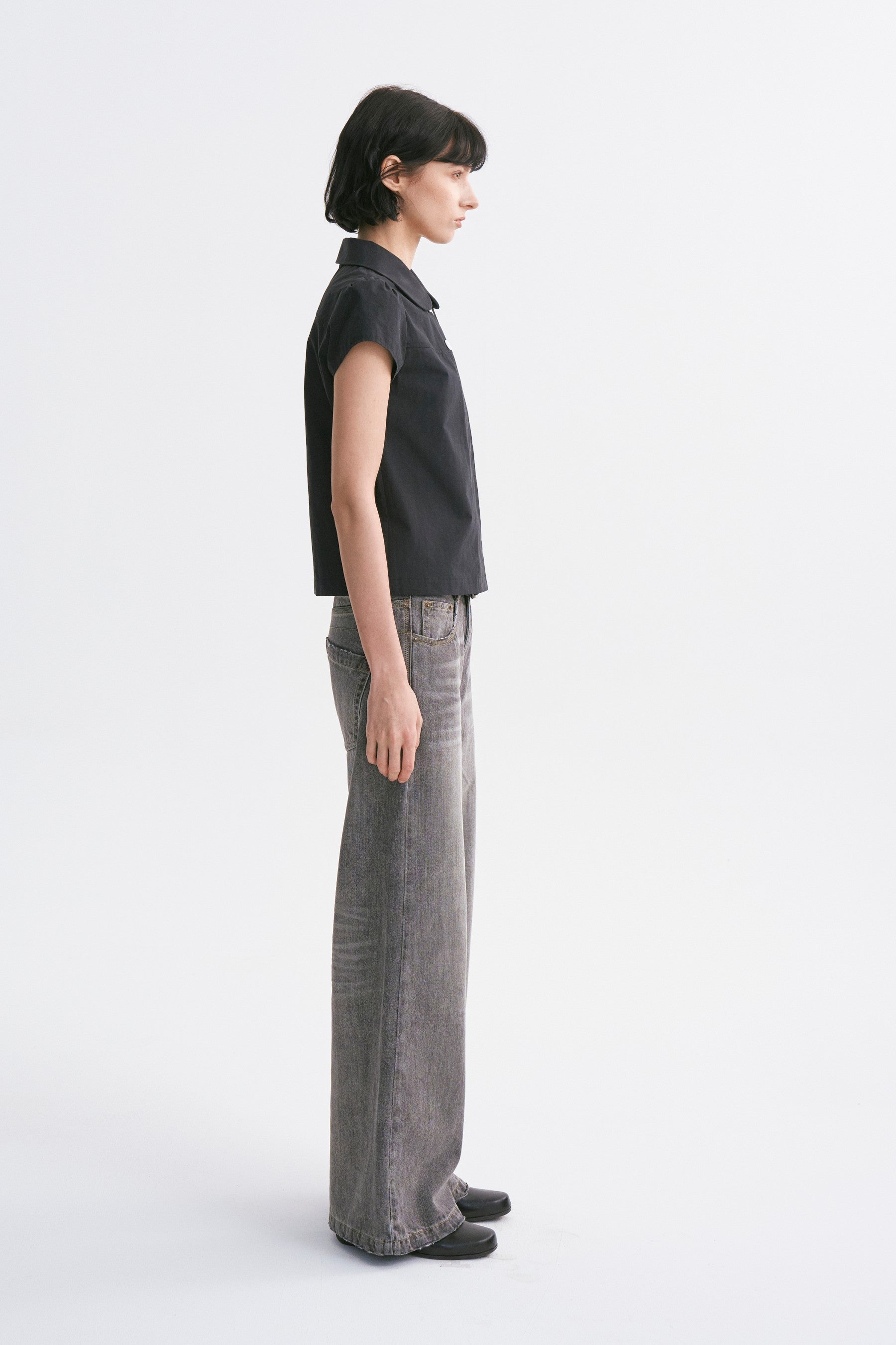Cropped Peter Pan Collar Short-sleeve Shirt Black