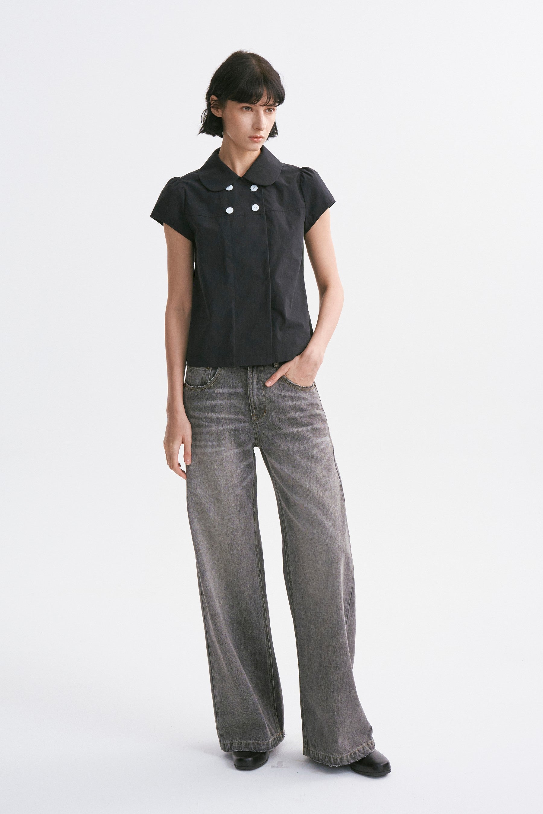 Cropped Peter Pan Collar Short-sleeve Shirt Black