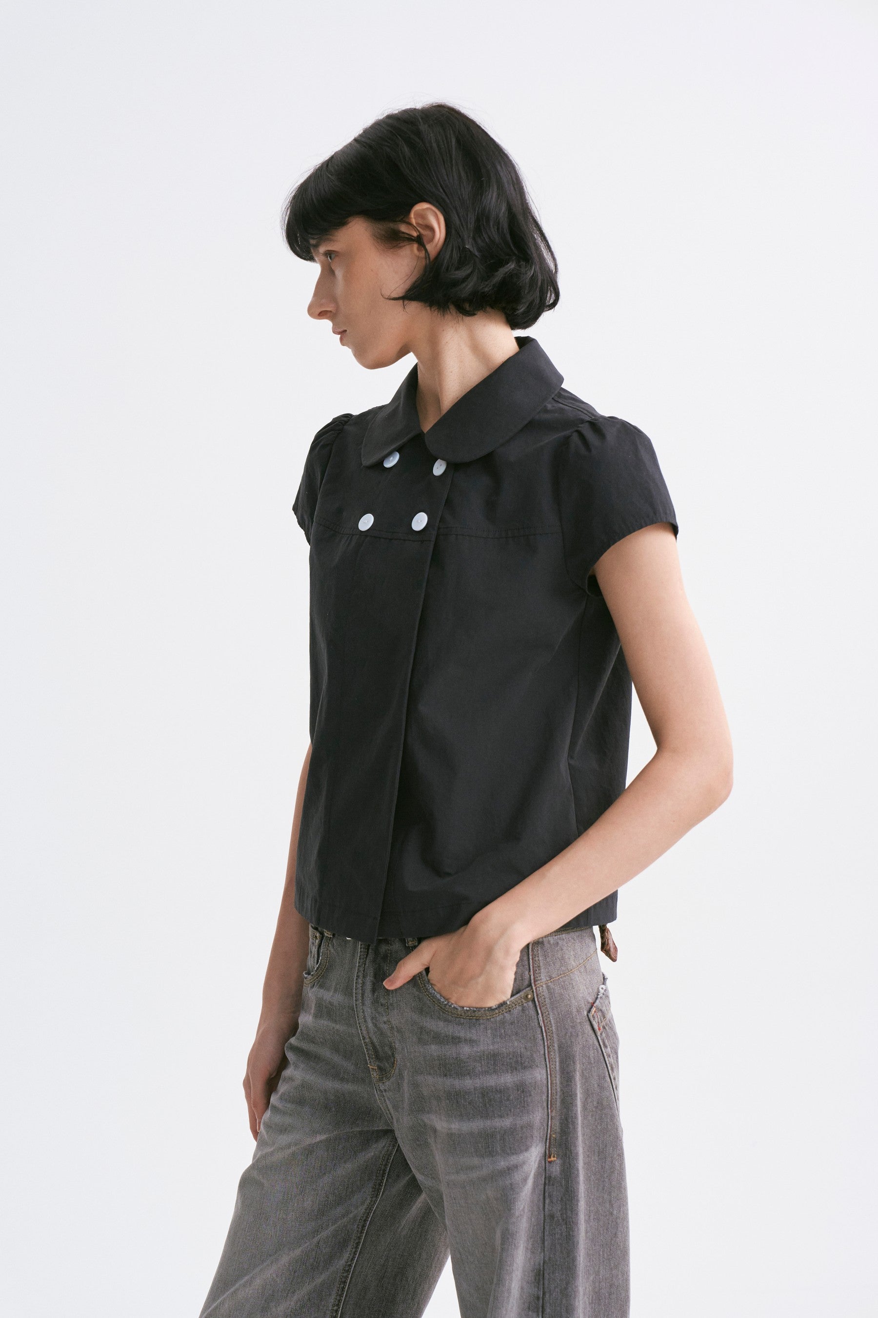 Cropped Peter Pan Collar Short-sleeve Shirt Black