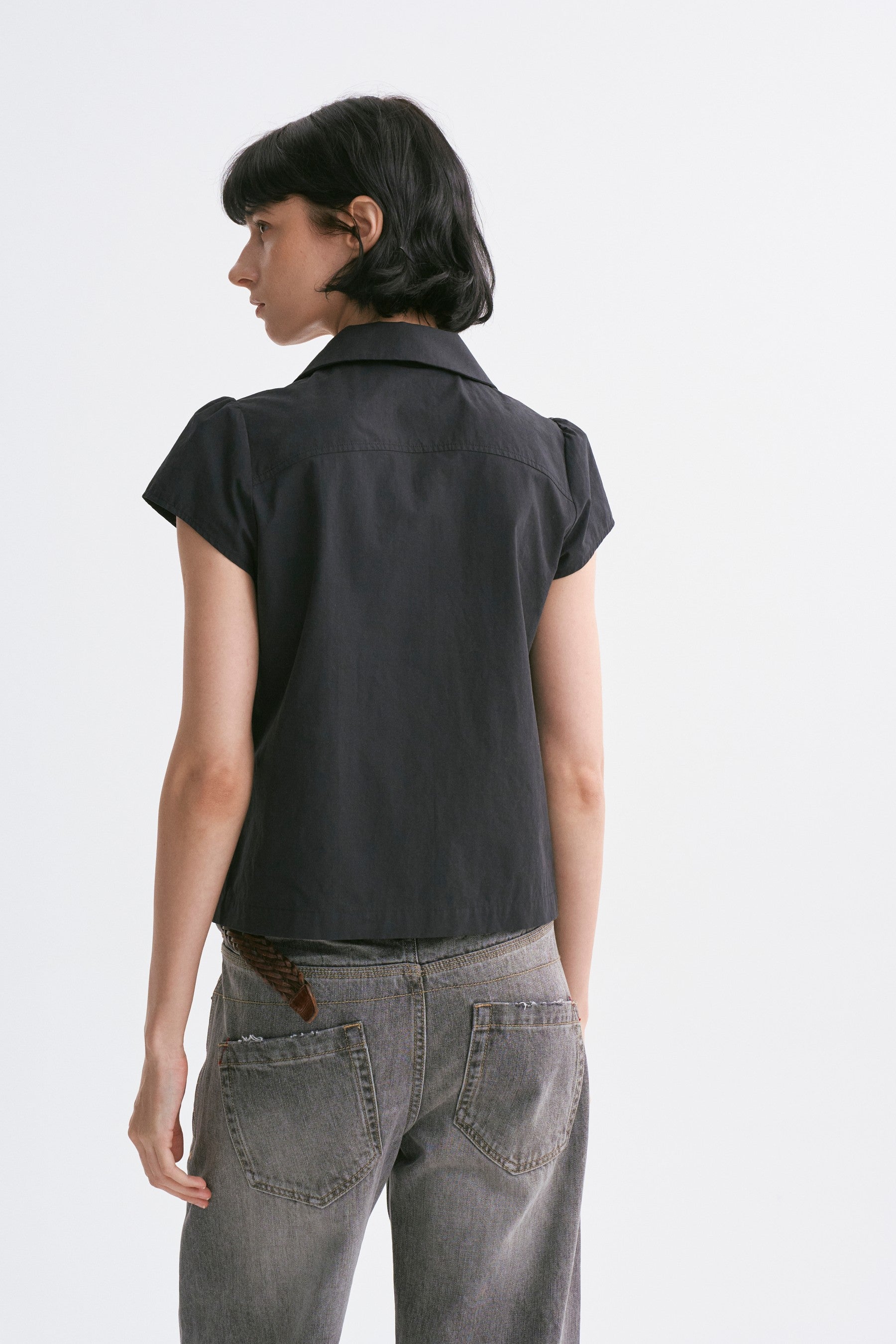 Cropped Peter Pan Collar Short-sleeve Shirt Black